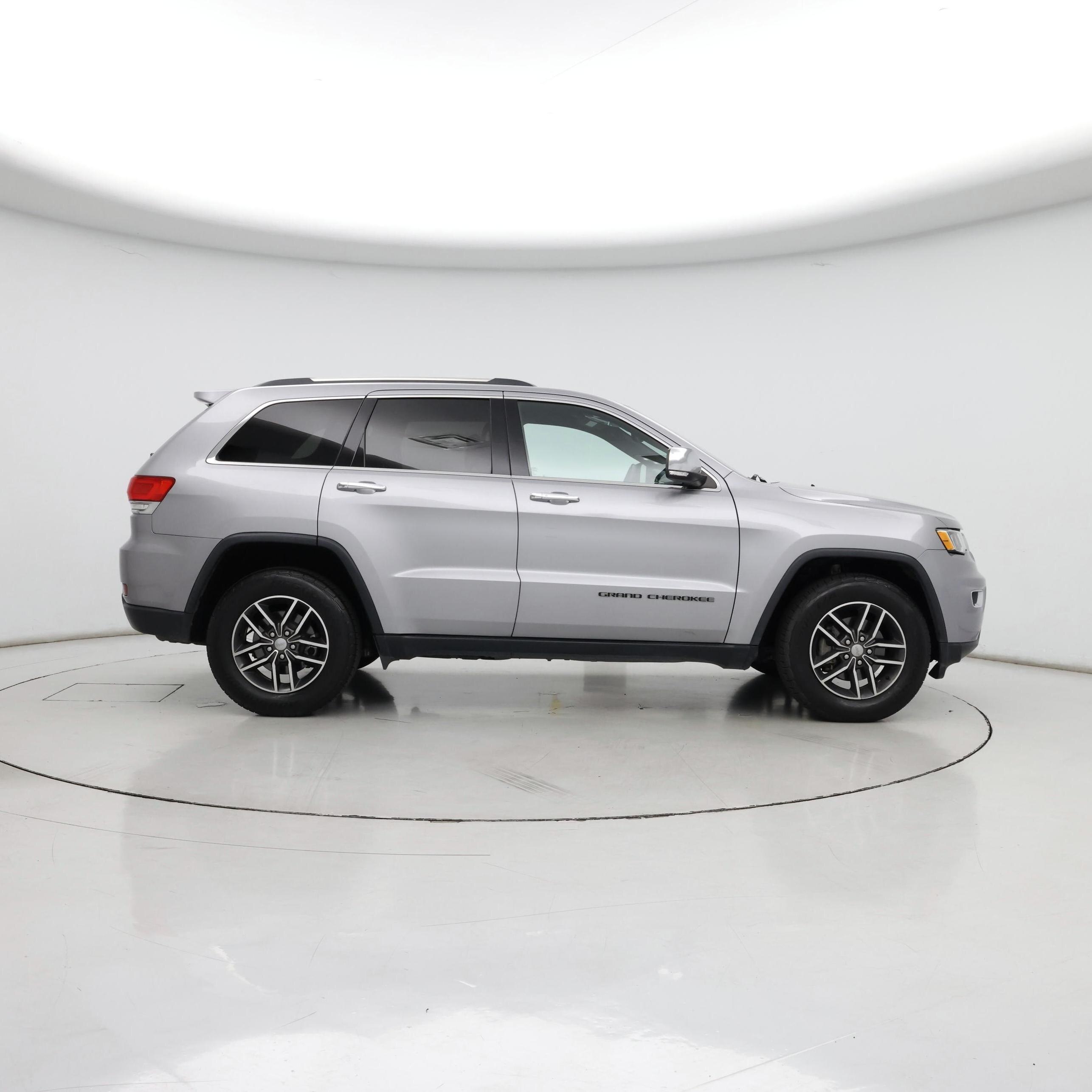 Thumbnail: 2017 Jeep Grand Cherokee - 7