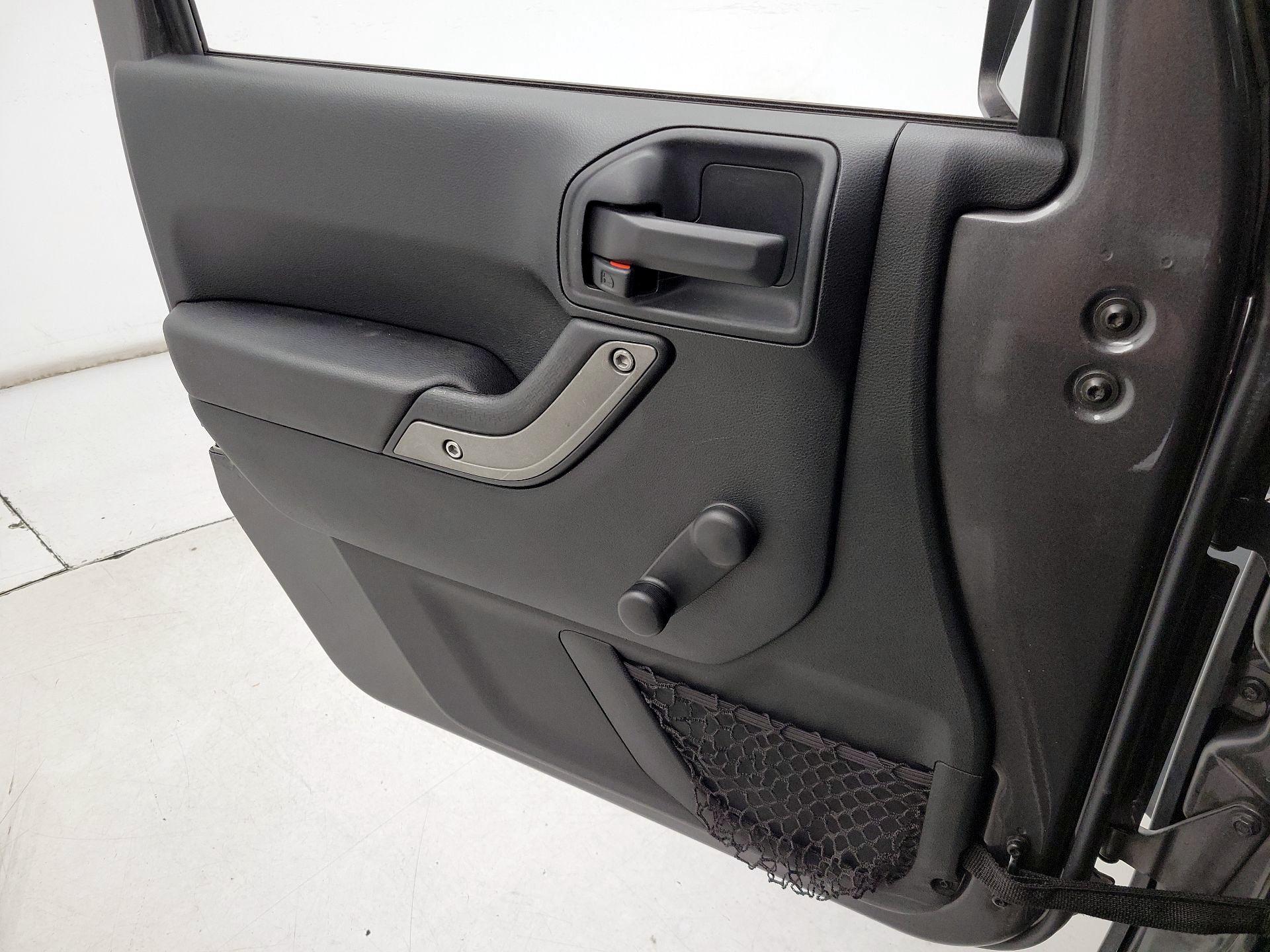 Thumbnail: 2018 Jeep Wrangler - 12
