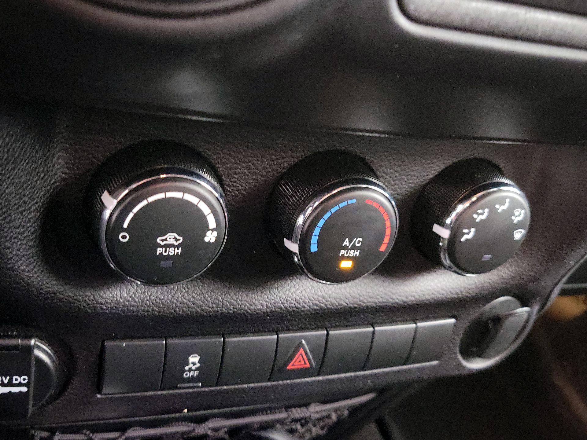 Thumbnail: 2018 Jeep Wrangler - 15
