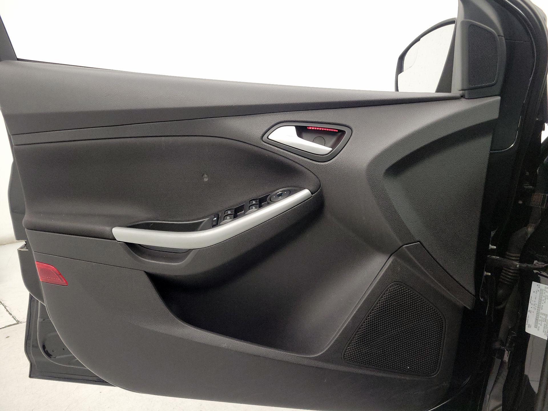Thumbnail: 2014 Ford Focus - 12