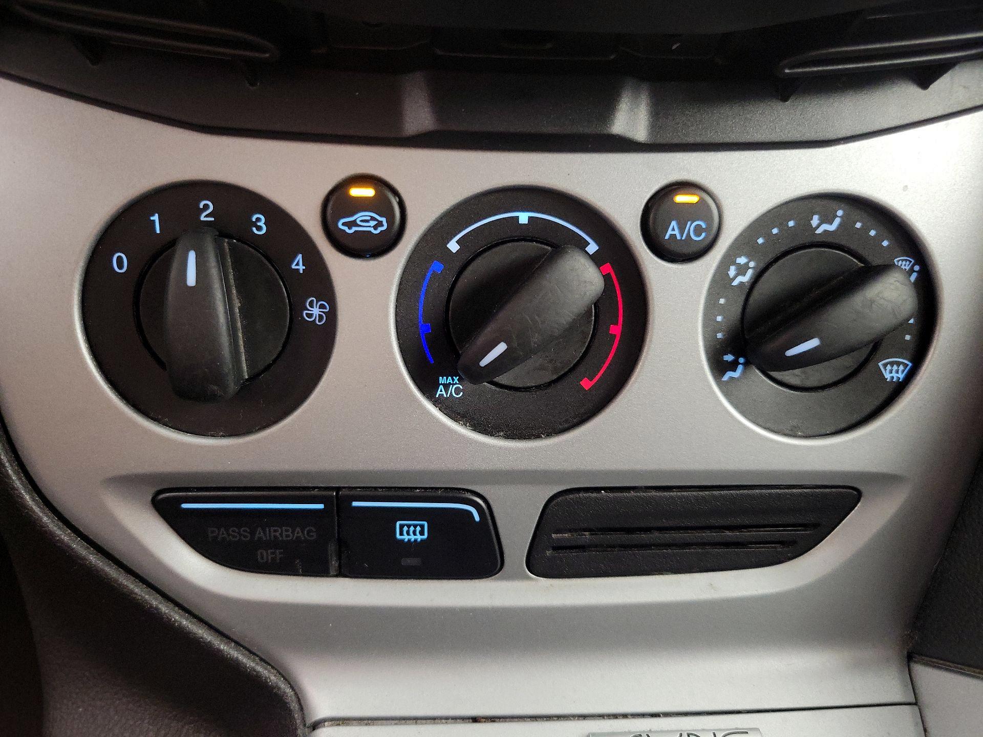 Thumbnail: 2014 Ford Focus - 15
