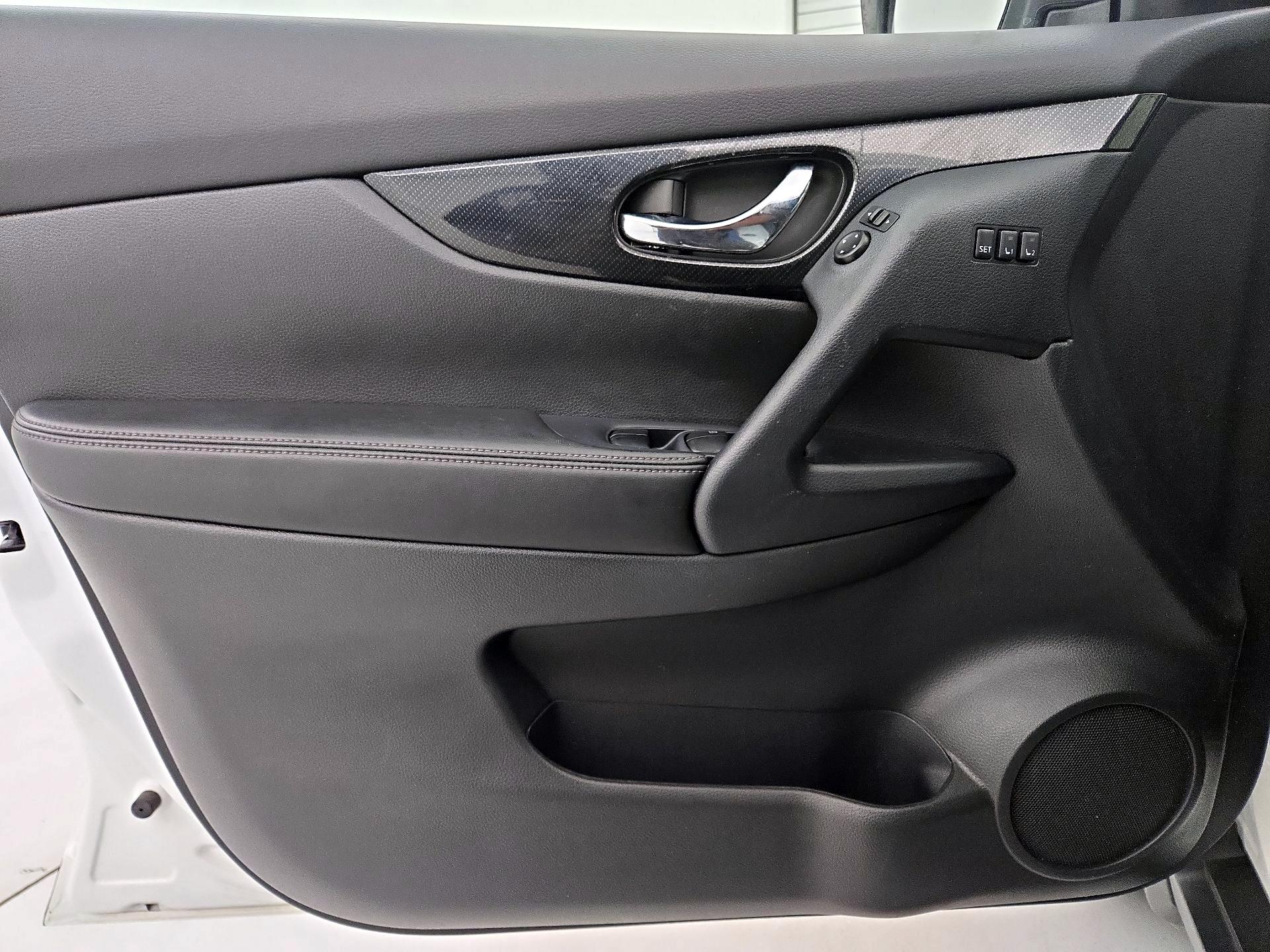 Thumbnail: 2019 Nissan Rogue - 10