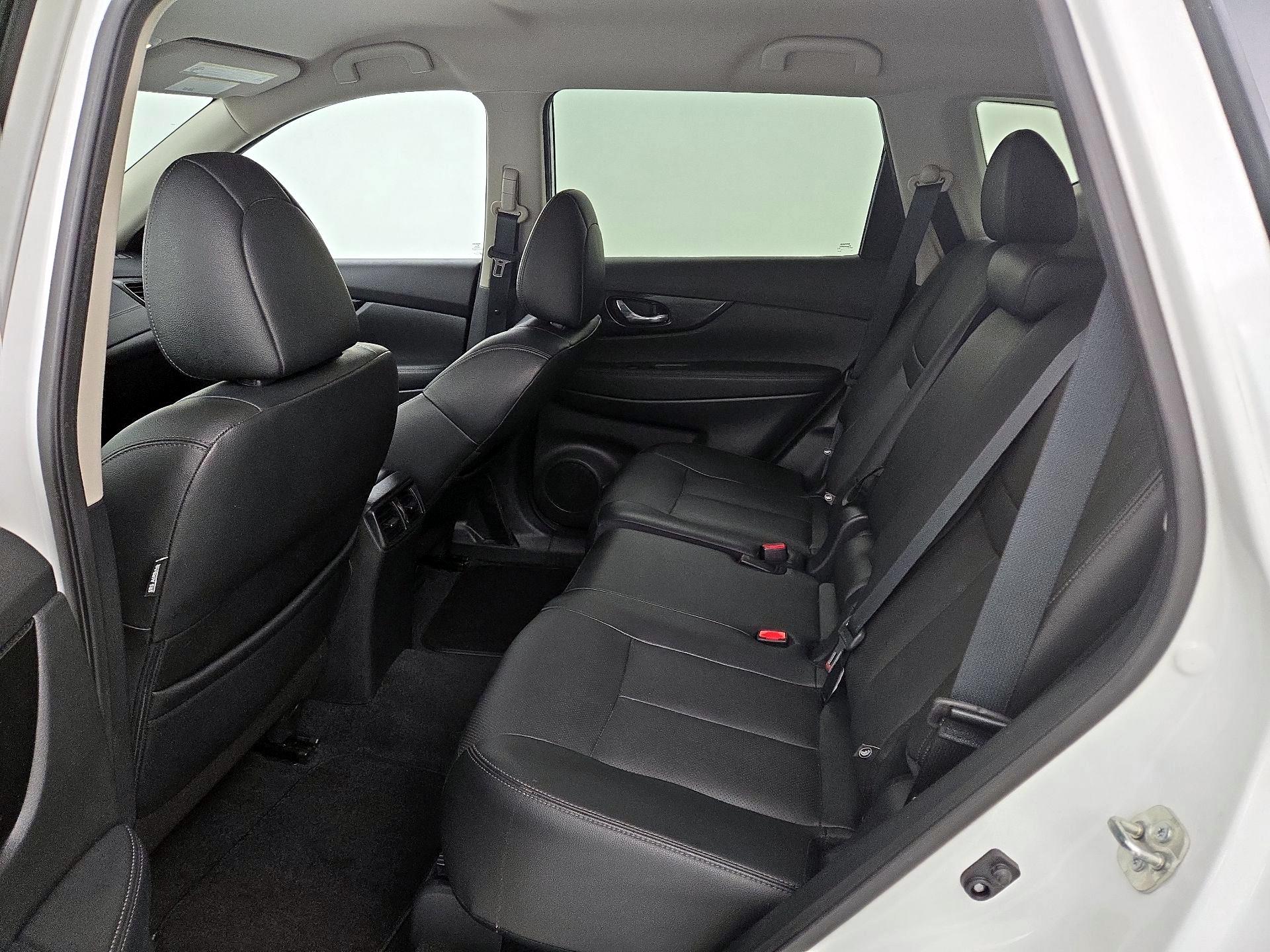 Thumbnail: 2019 Nissan Rogue - 16