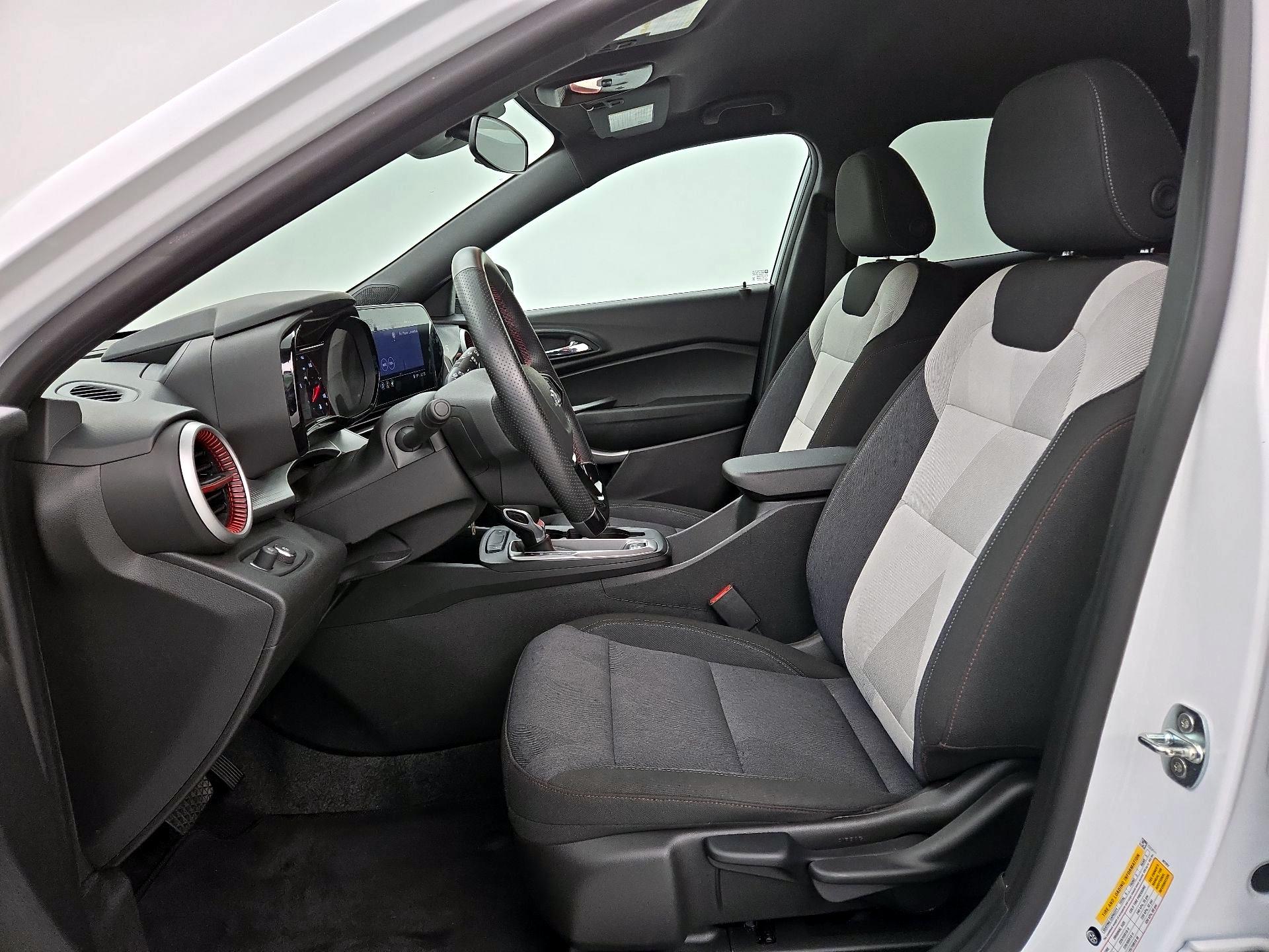 Thumbnail: 2024 Chevrolet Trax - 9