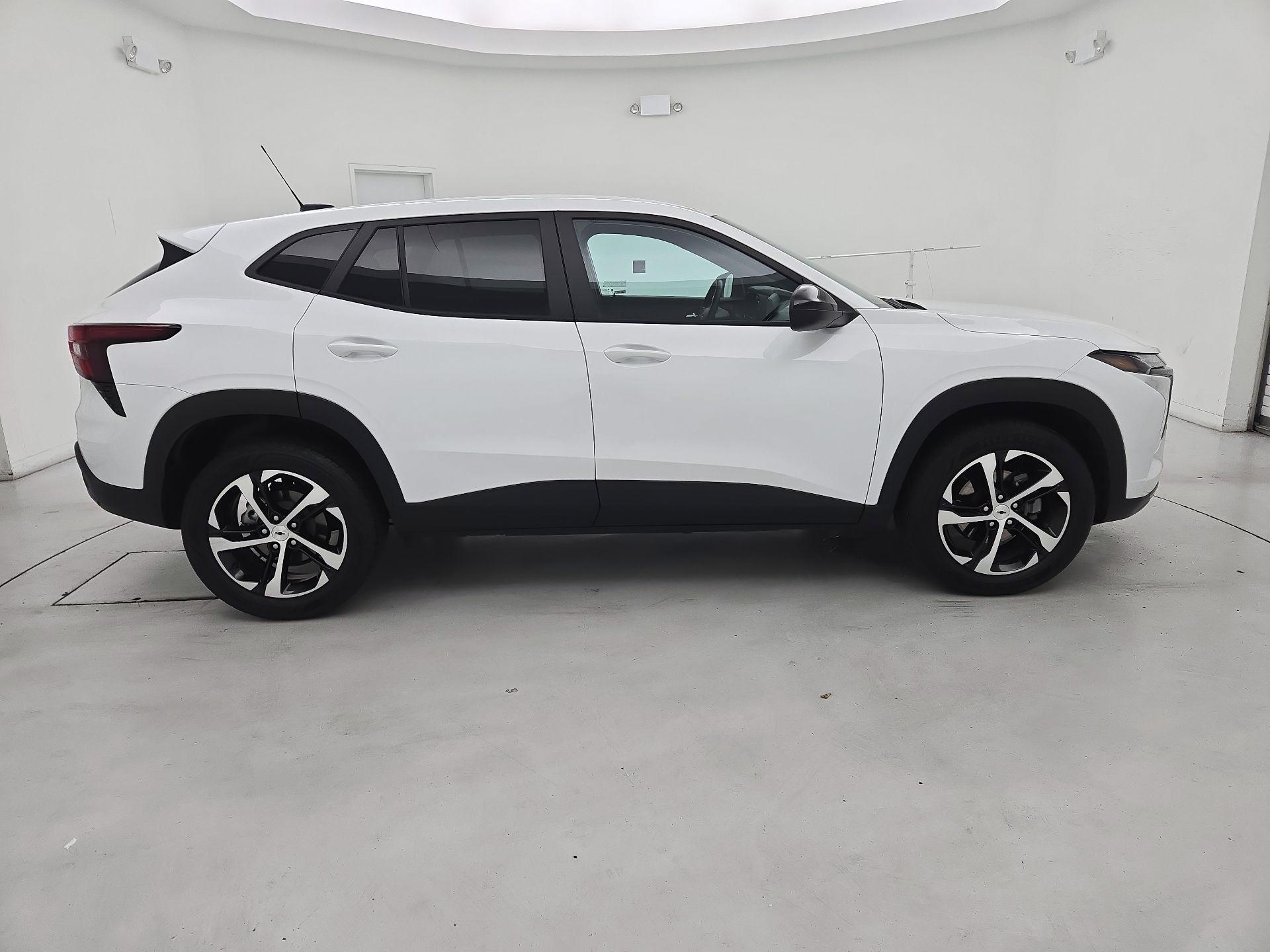 Thumbnail: 2024 Chevrolet Trax - 4