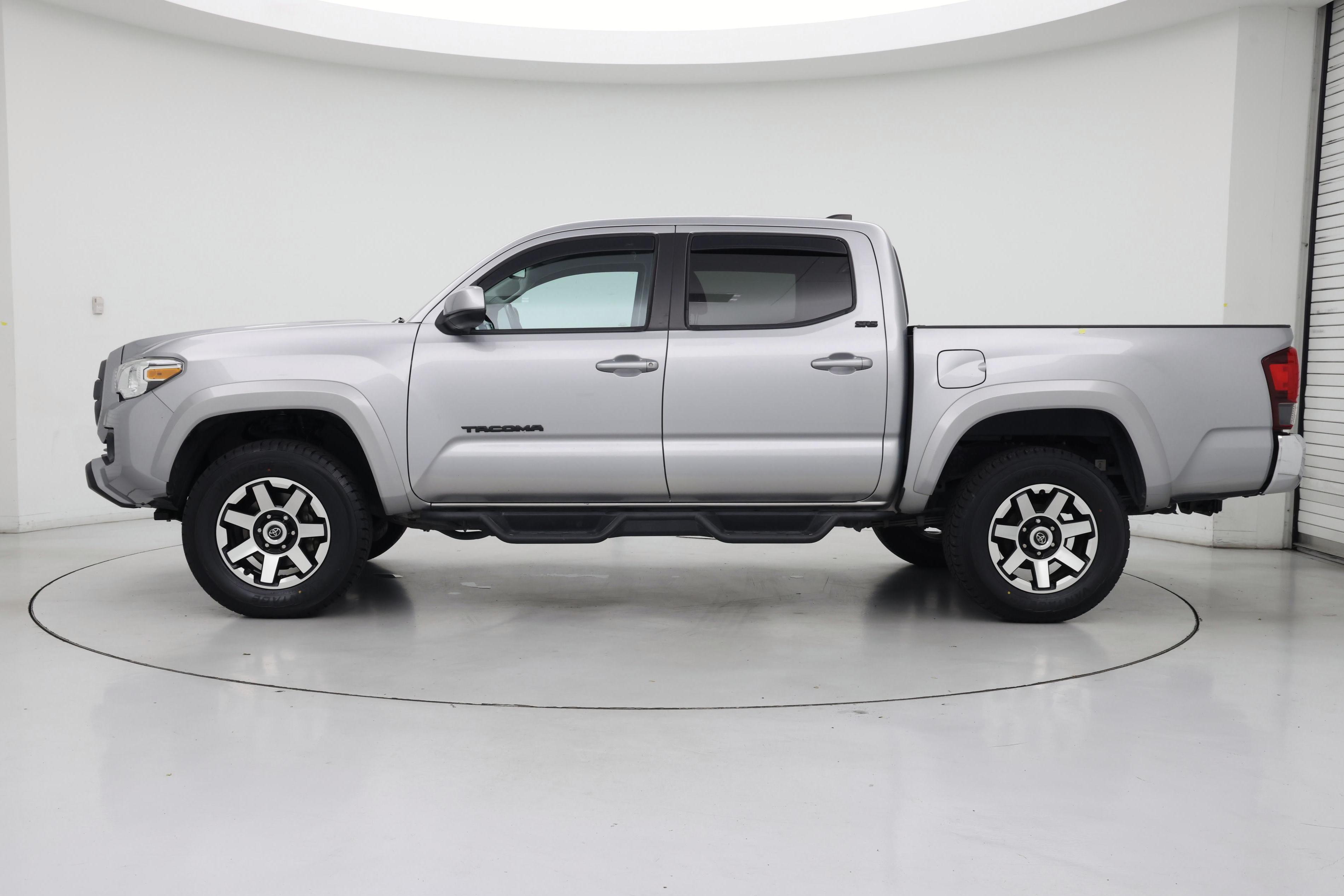 Thumbnail: 2020 Toyota Tacoma - 3