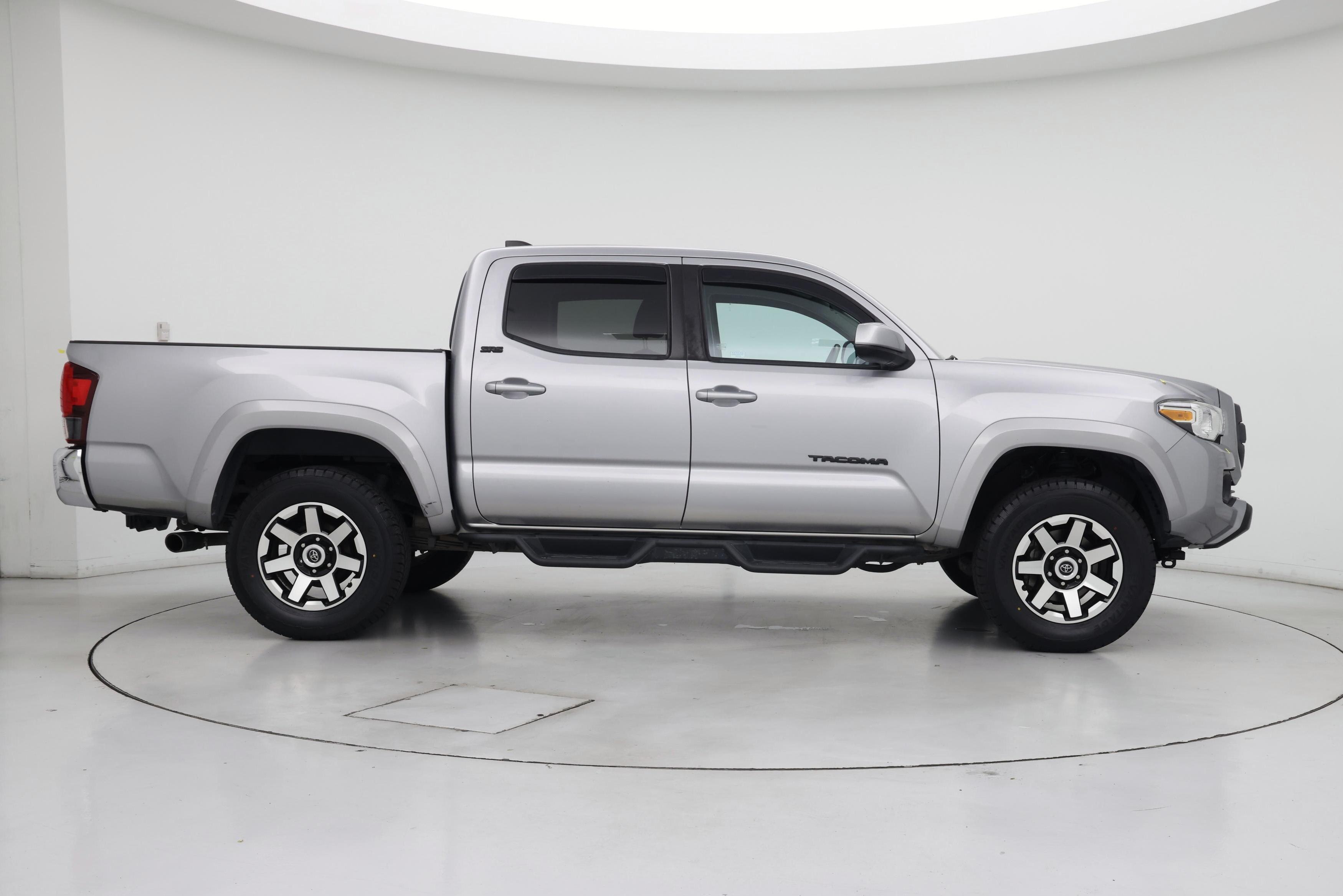 Thumbnail: 2020 Toyota Tacoma - 7