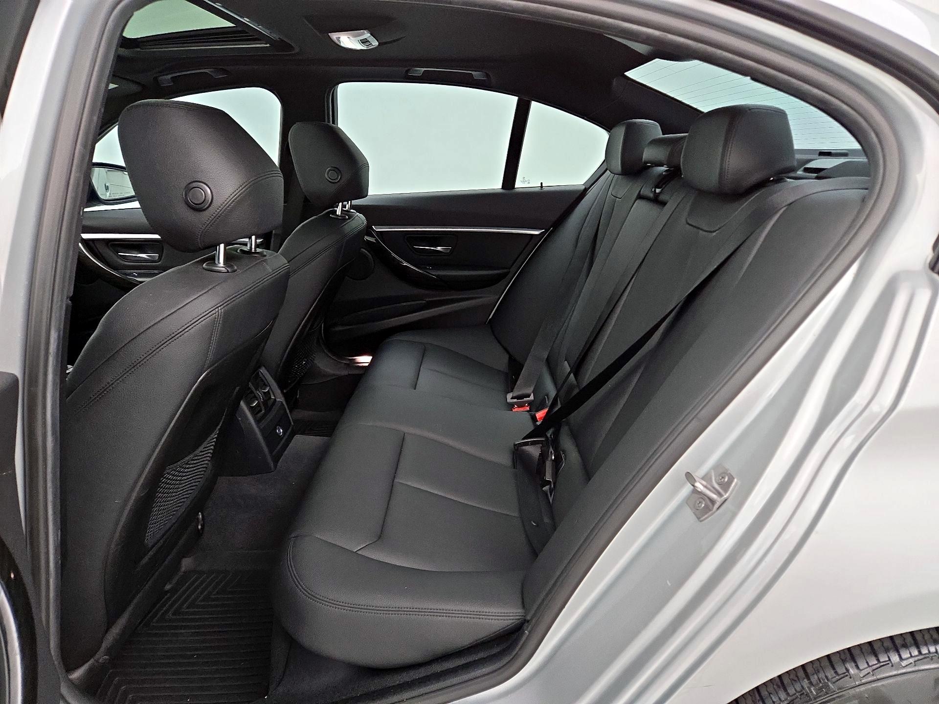 Thumbnail: 2016 BMW 3 Series - 17