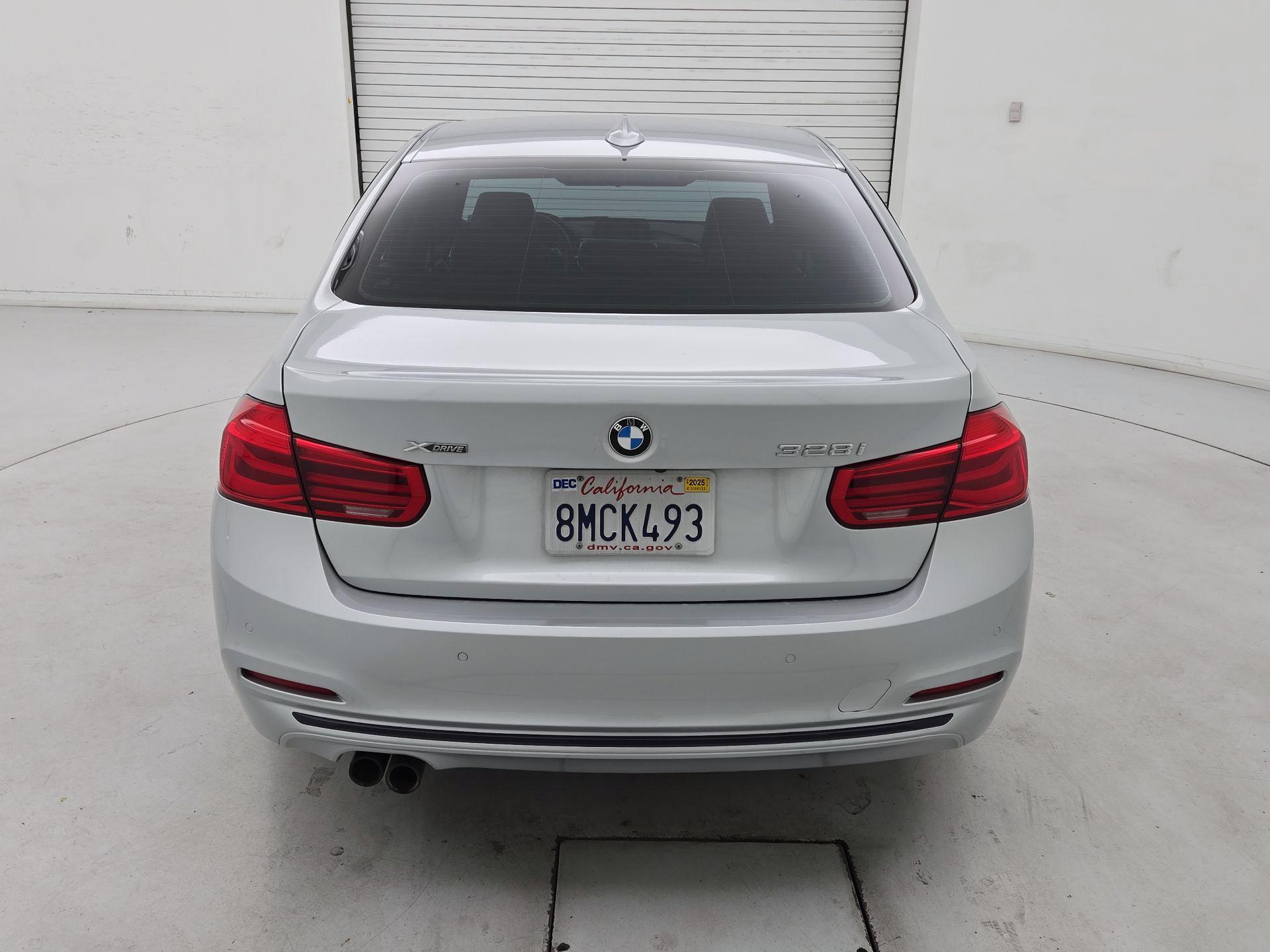 Thumbnail: 2016 BMW 3 Series - 6