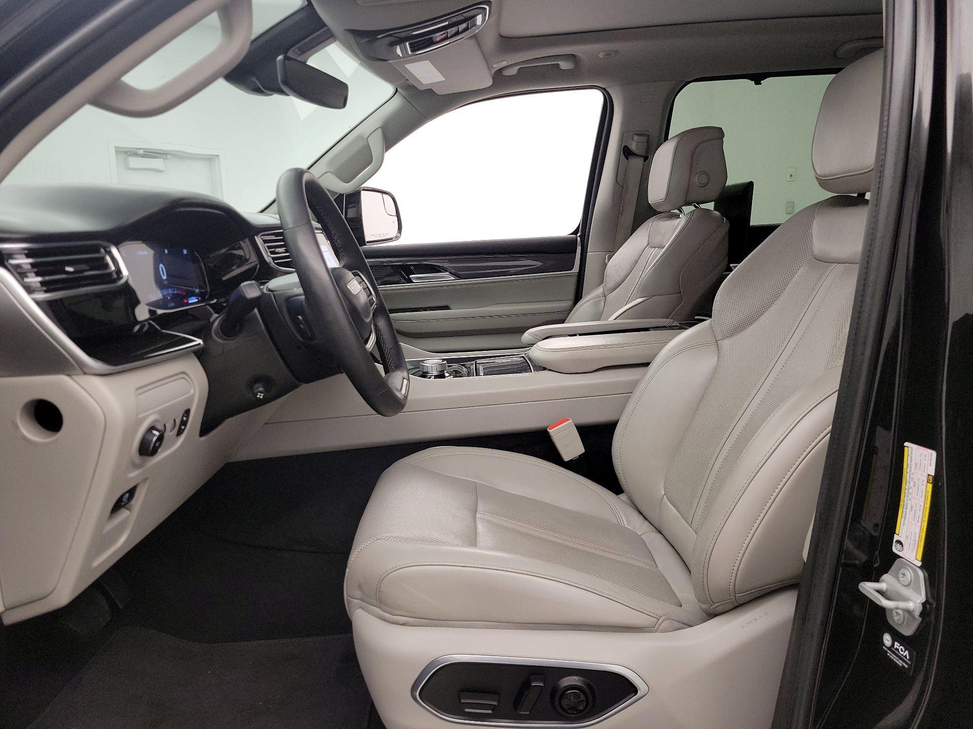 Thumbnail: 2022 Jeep Wagoneer - 11