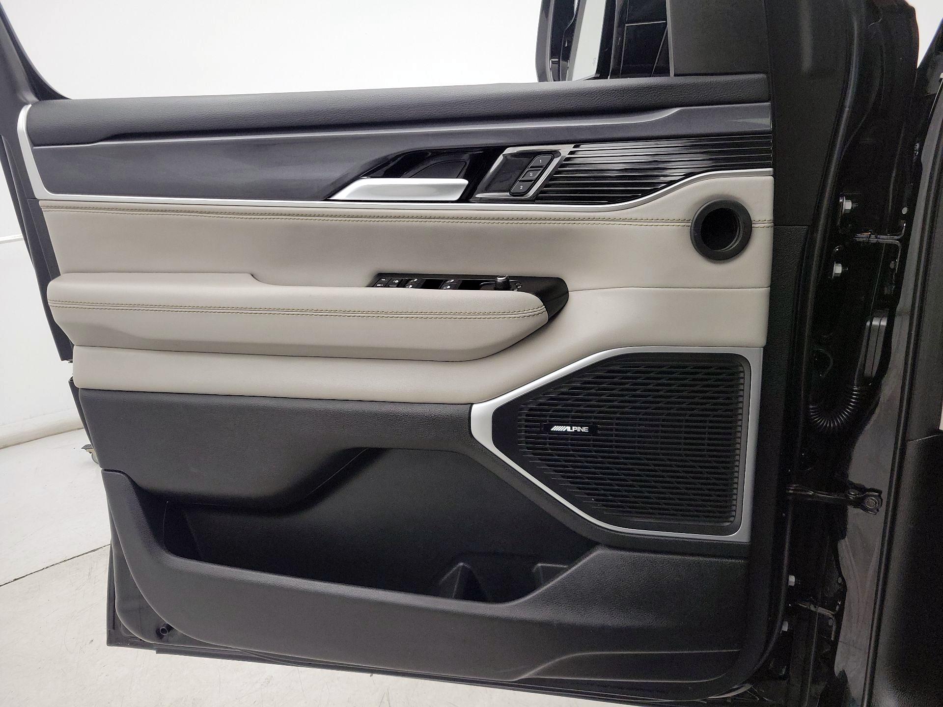 Thumbnail: 2022 Jeep Wagoneer - 12