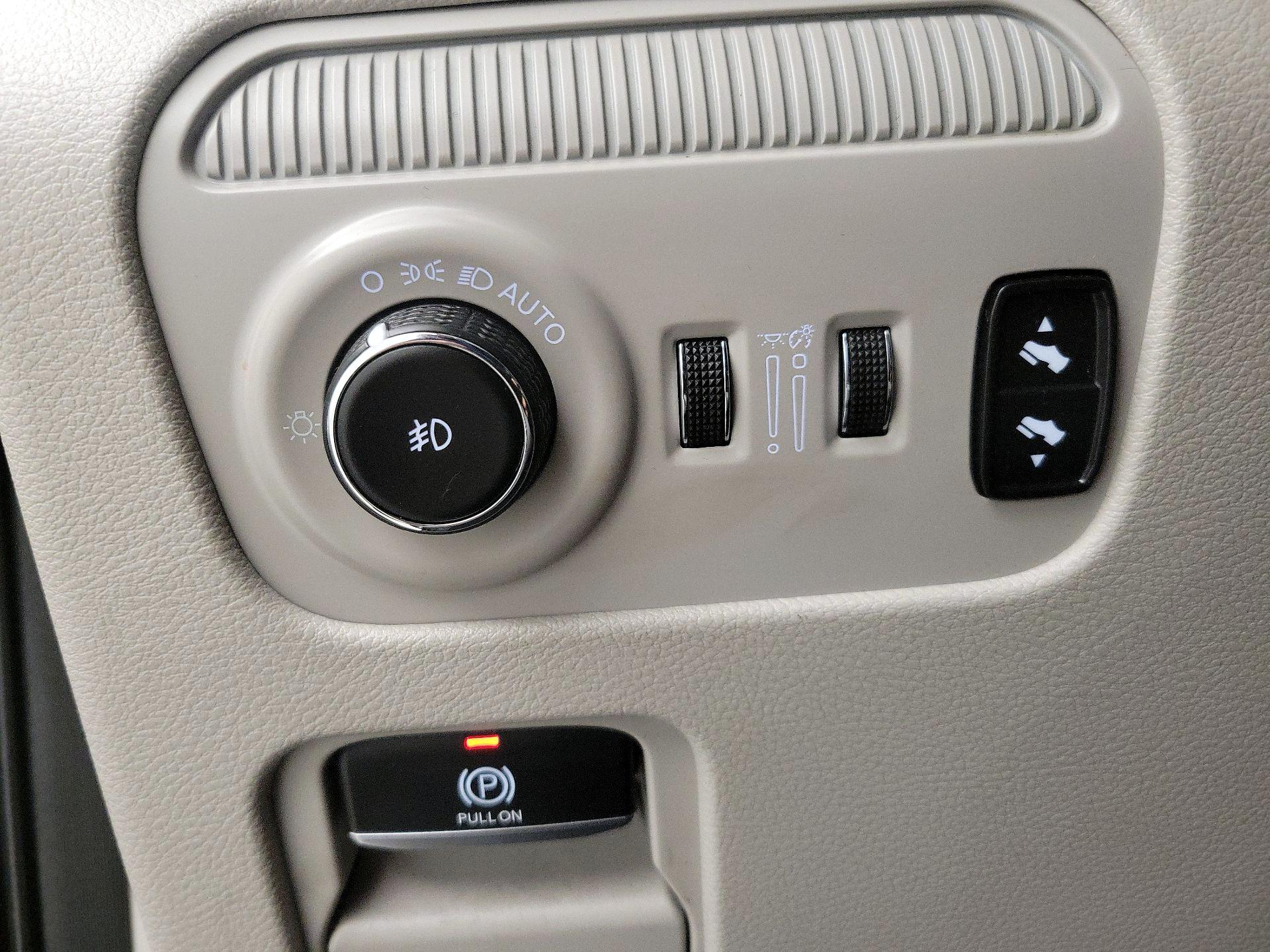 Thumbnail: 2022 Jeep Wagoneer - 13