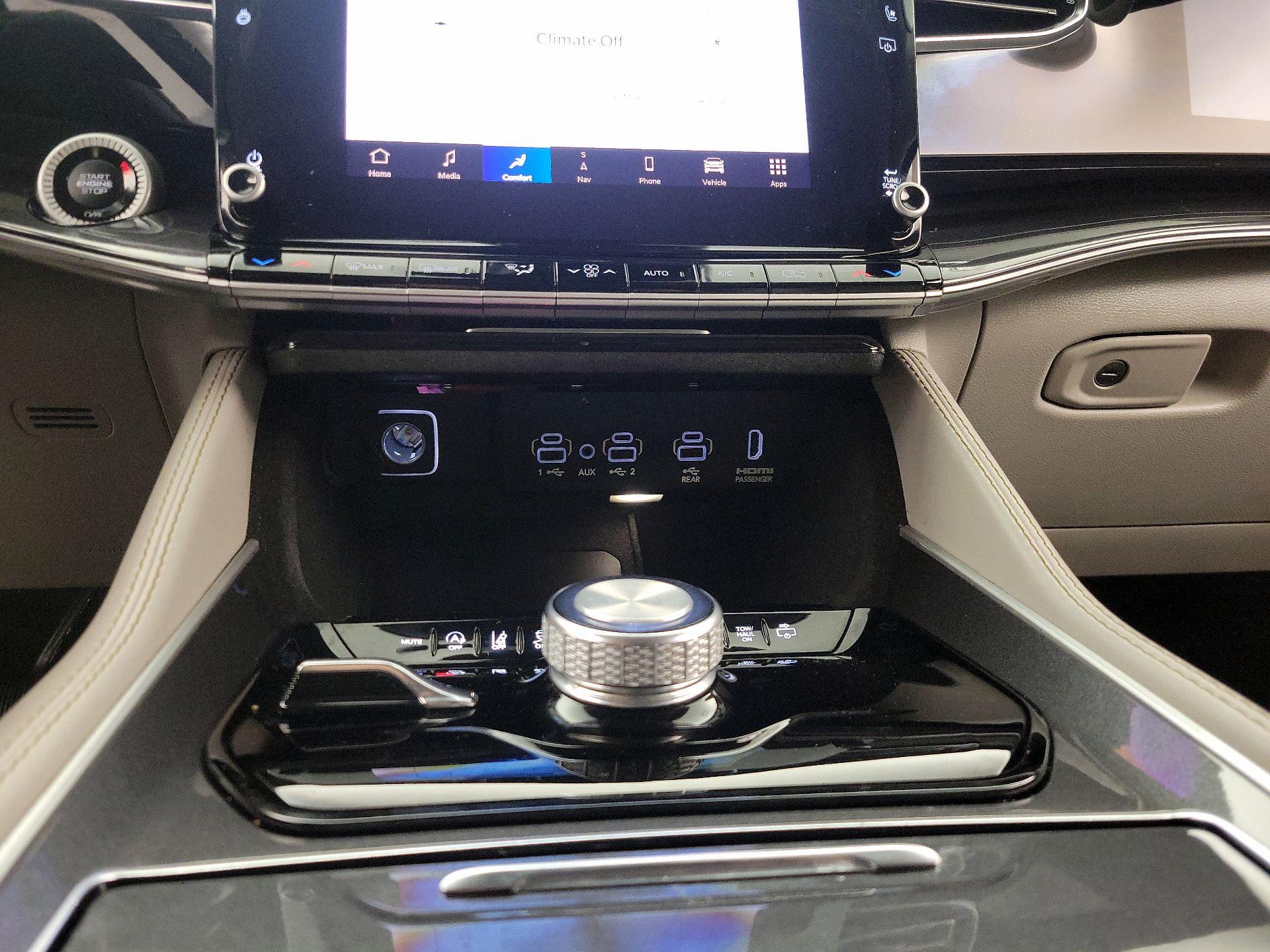 Thumbnail: 2022 Jeep Wagoneer - 18