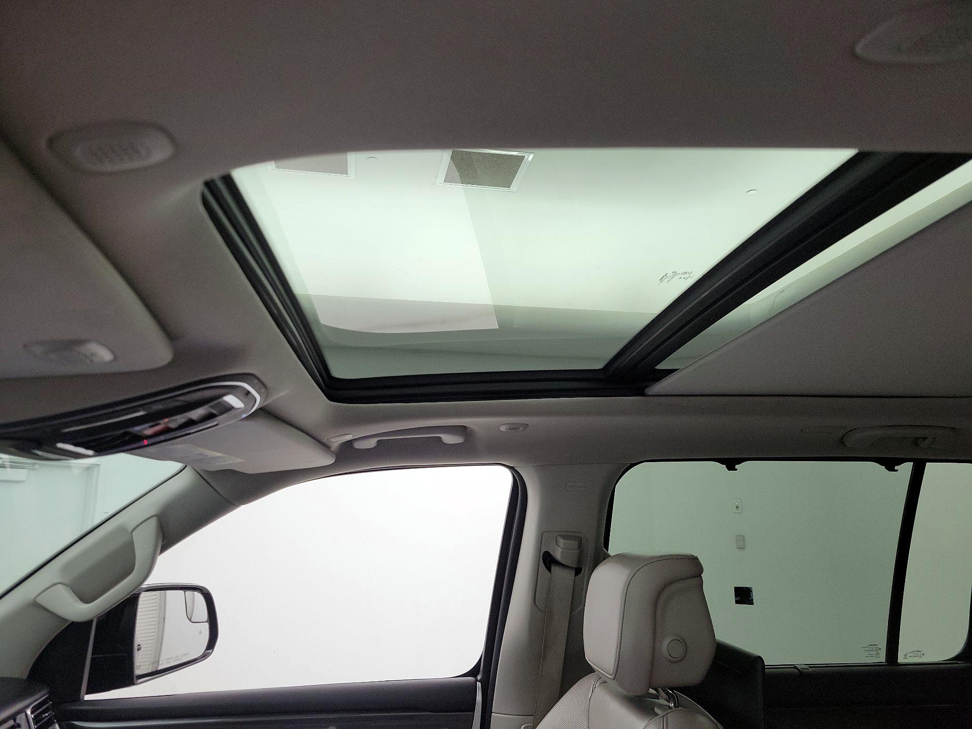 Thumbnail: 2022 Jeep Wagoneer - 20