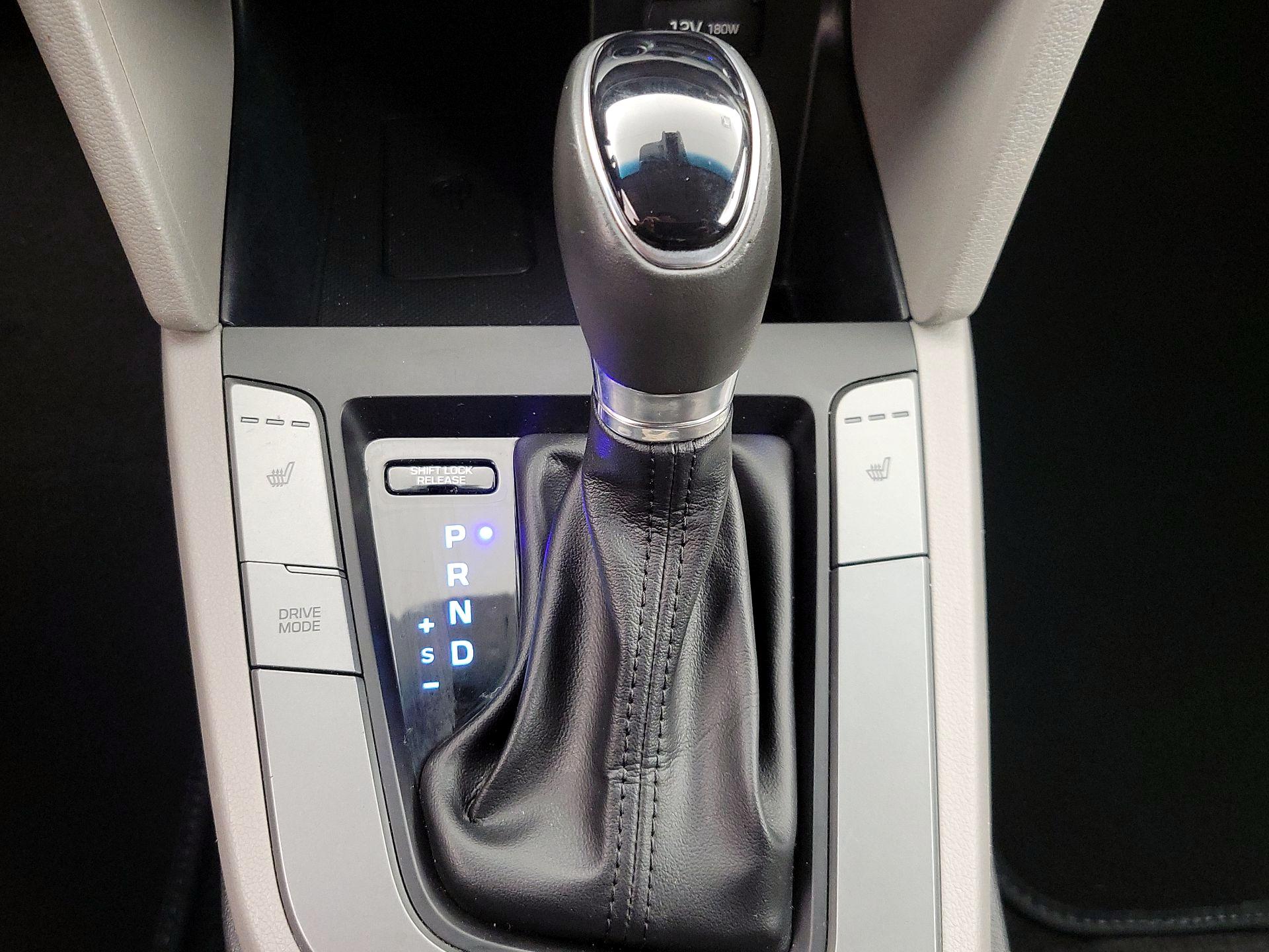 Thumbnail: 2020 Hyundai Elantra - 17