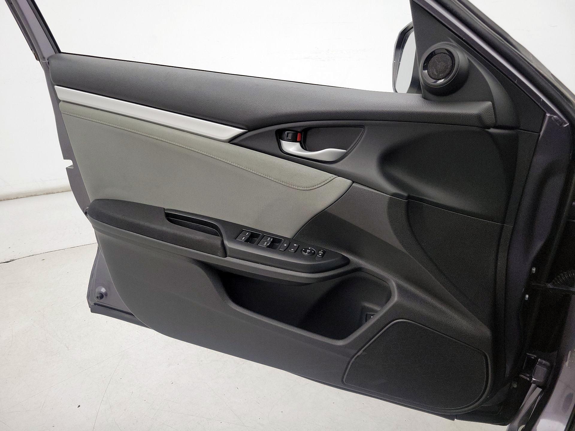 Thumbnail: 2016 Honda Civic - 12