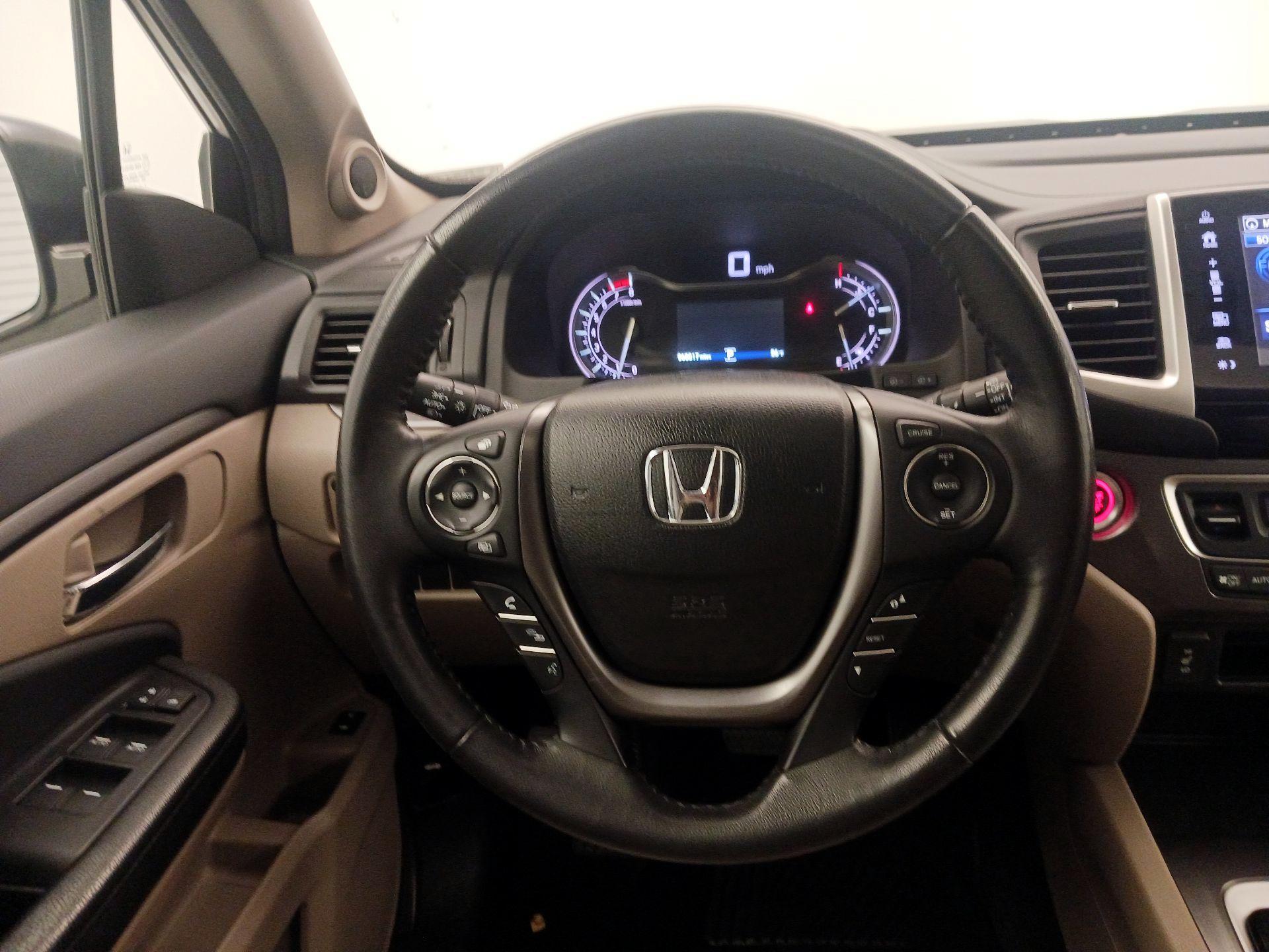 Thumbnail: 2017 Honda Pilot - 10