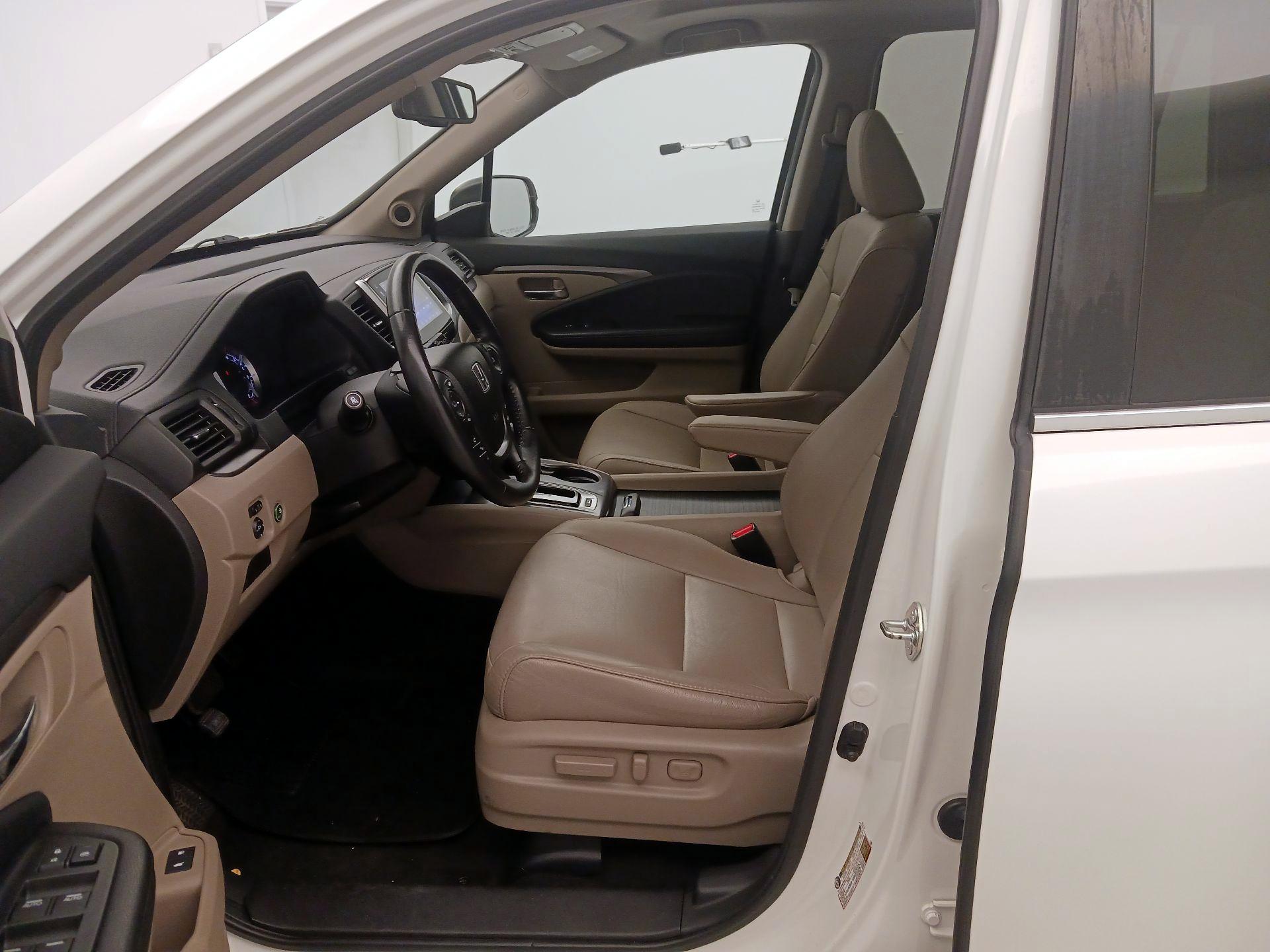 Thumbnail: 2017 Honda Pilot - 11