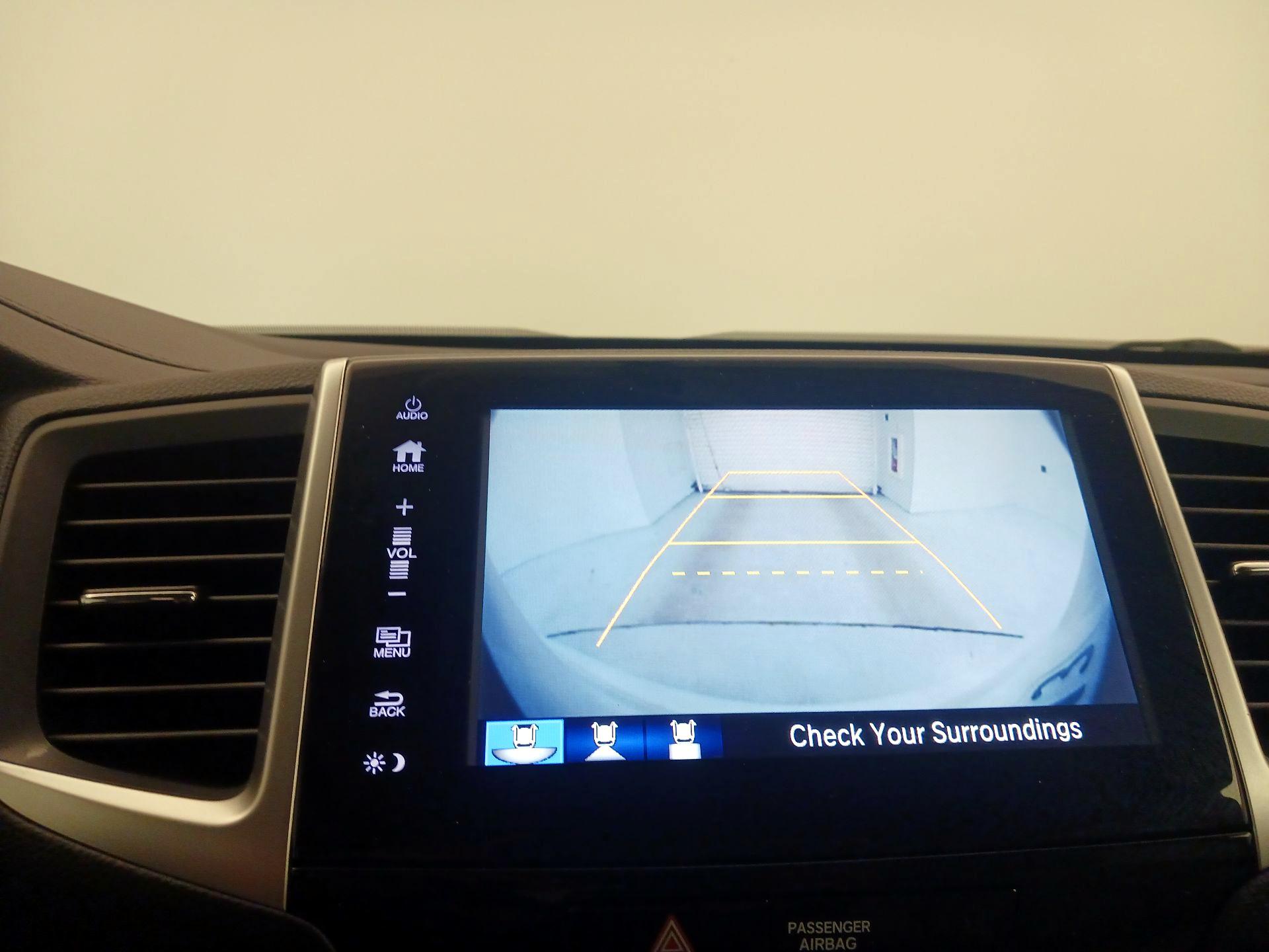 Thumbnail: 2017 Honda Pilot - 14