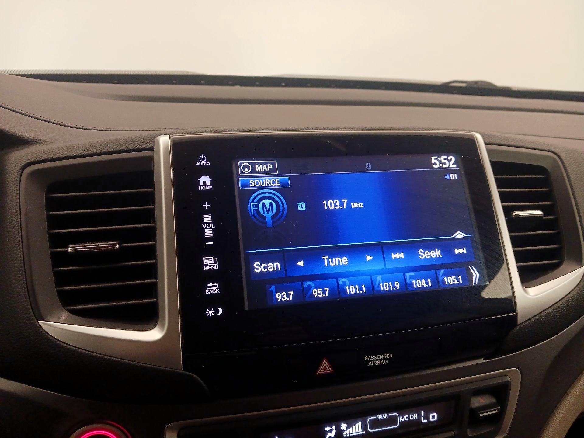 Thumbnail: 2017 Honda Pilot - 15