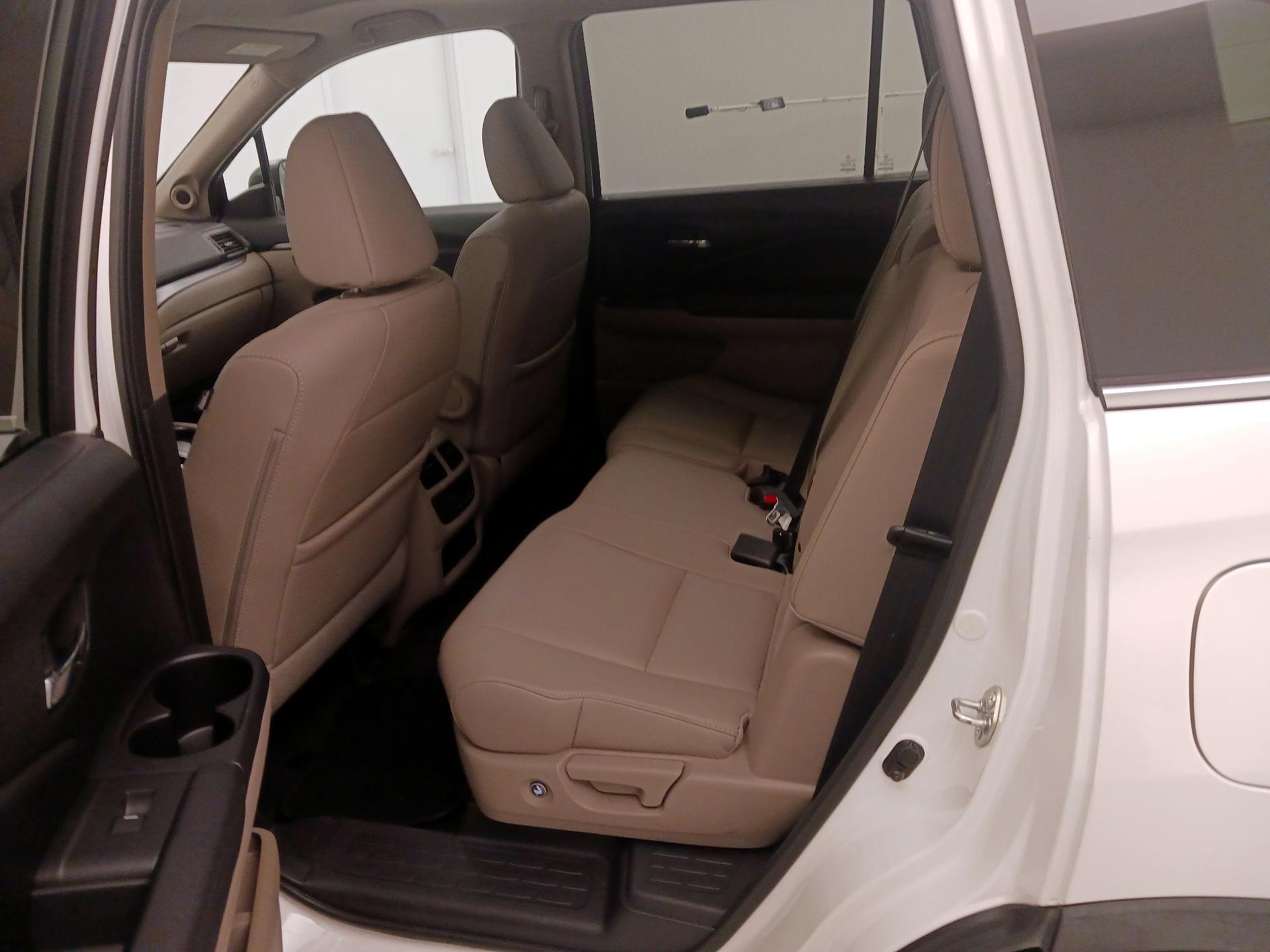 Thumbnail: 2017 Honda Pilot - 20