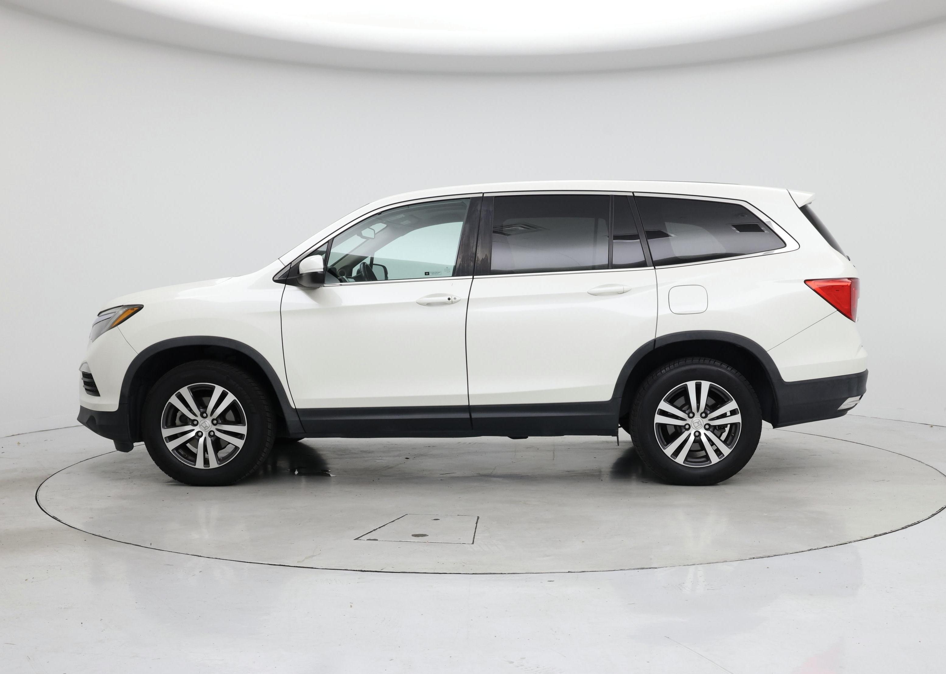 Thumbnail: 2017 Honda Pilot - 3