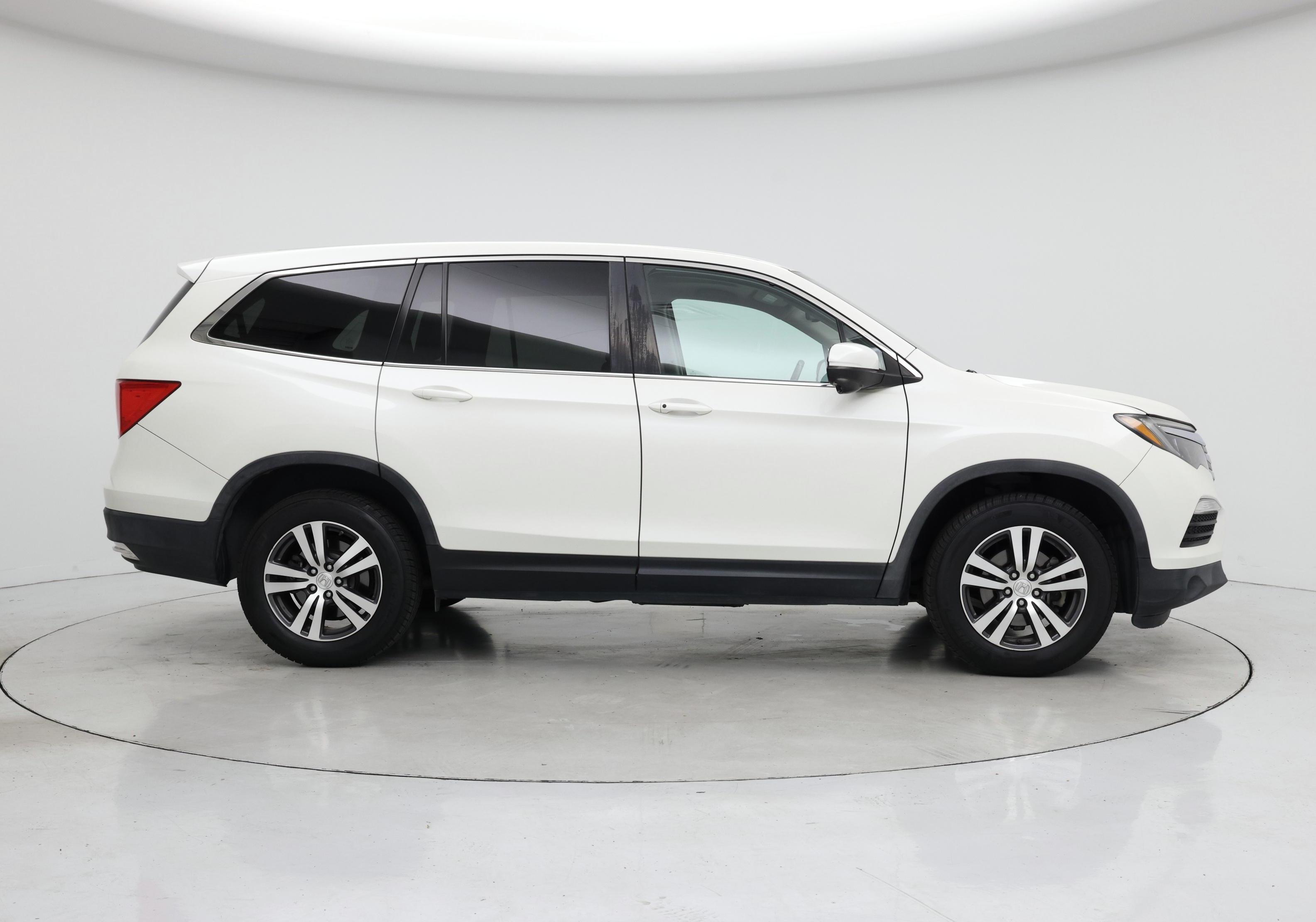 Thumbnail: 2017 Honda Pilot - 7
