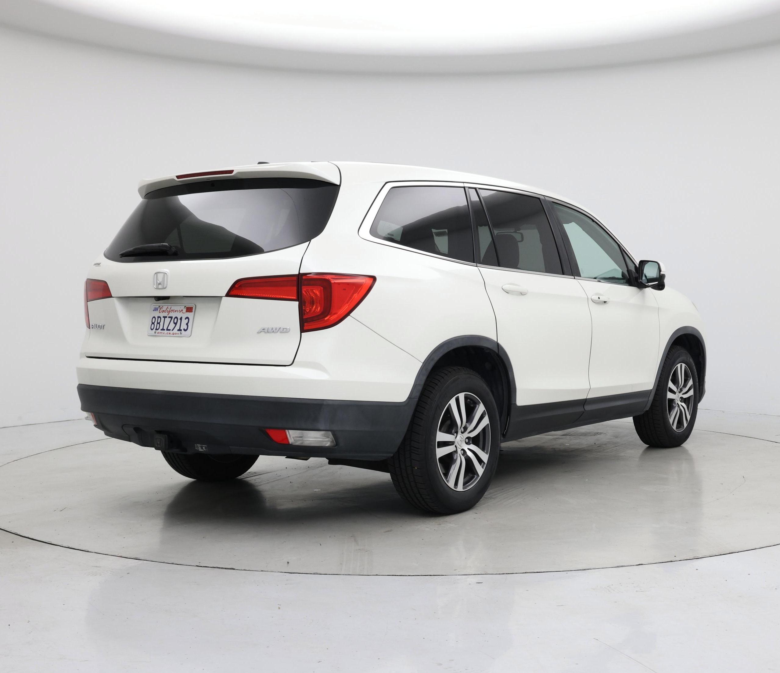 Thumbnail: 2017 Honda Pilot - 8
