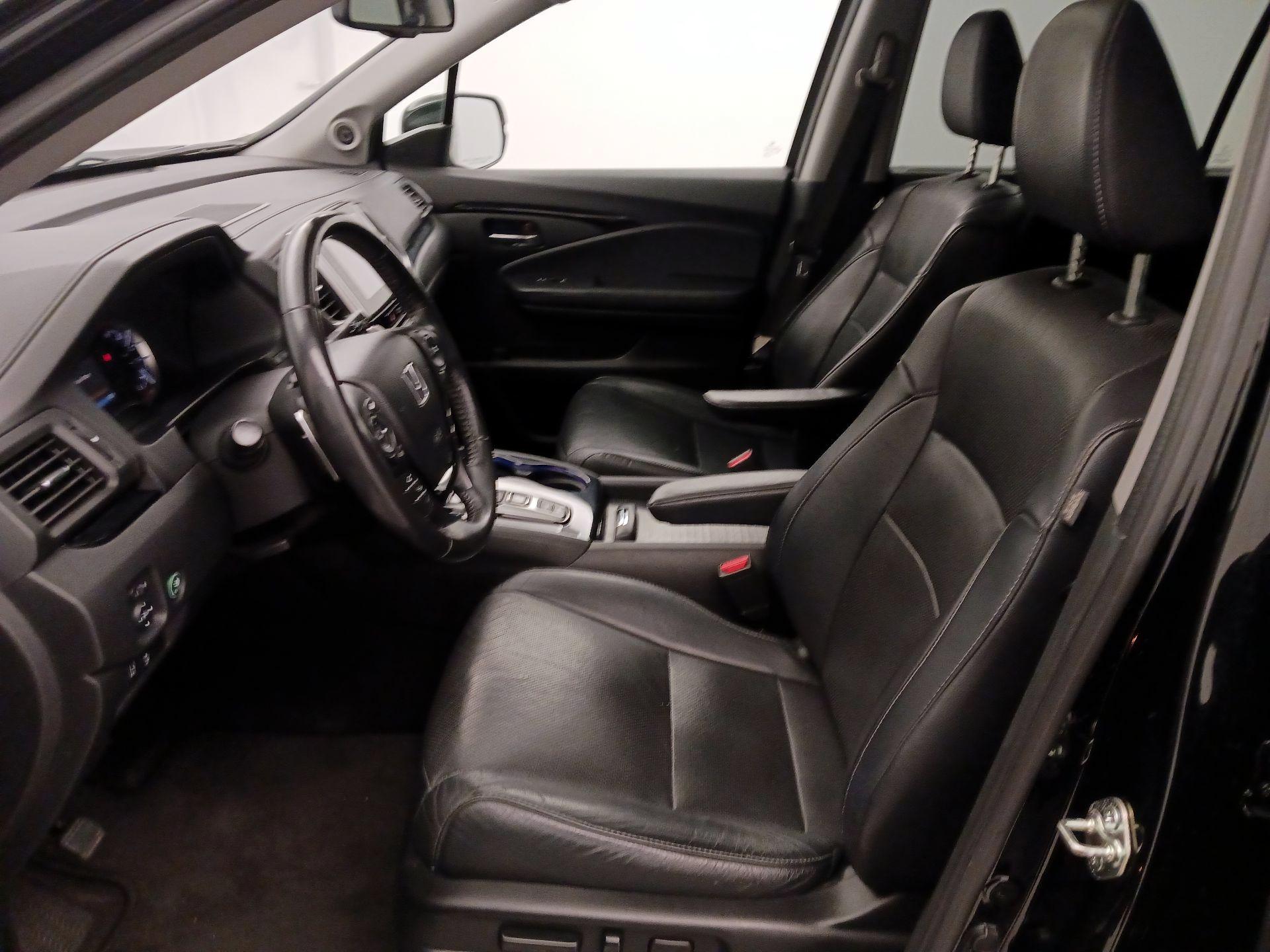 Thumbnail: 2017 Honda Pilot - 11
