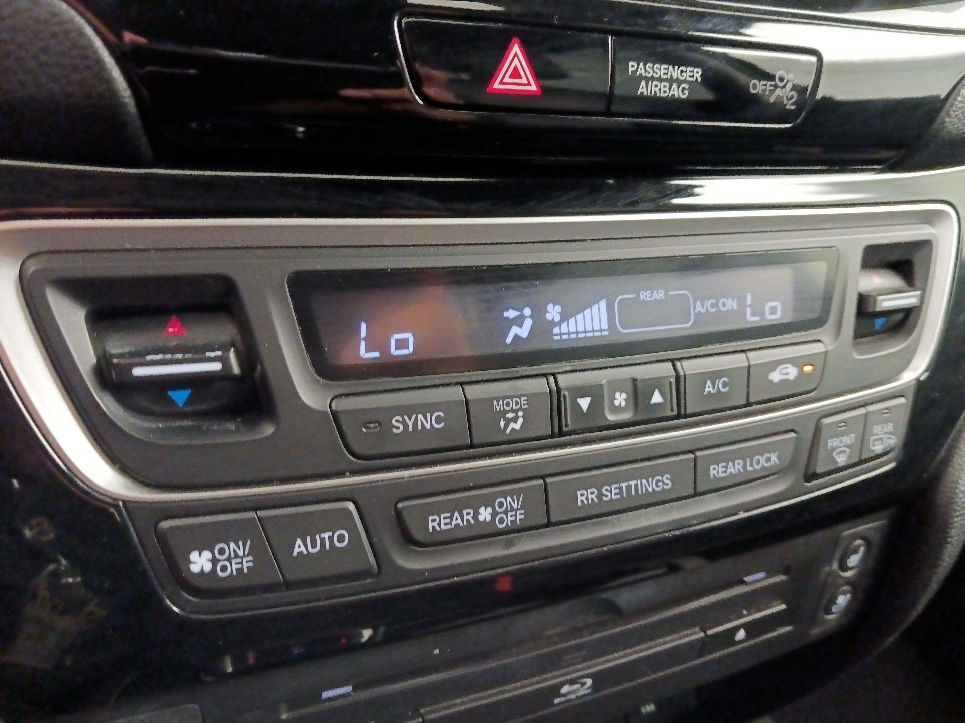Thumbnail: 2017 Honda Pilot - 16