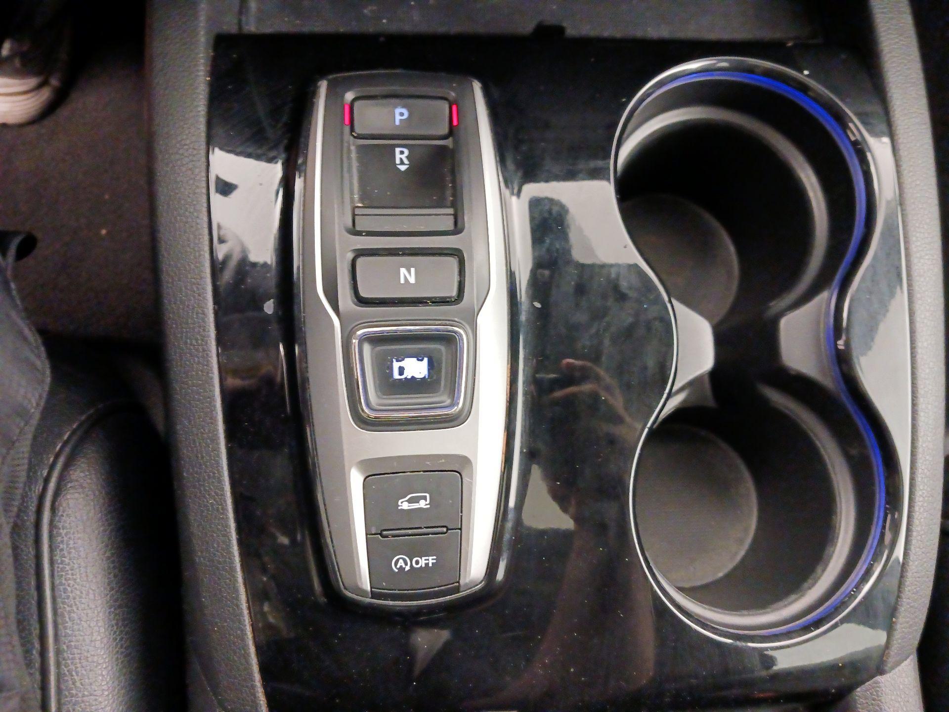 Thumbnail: 2017 Honda Pilot - 17