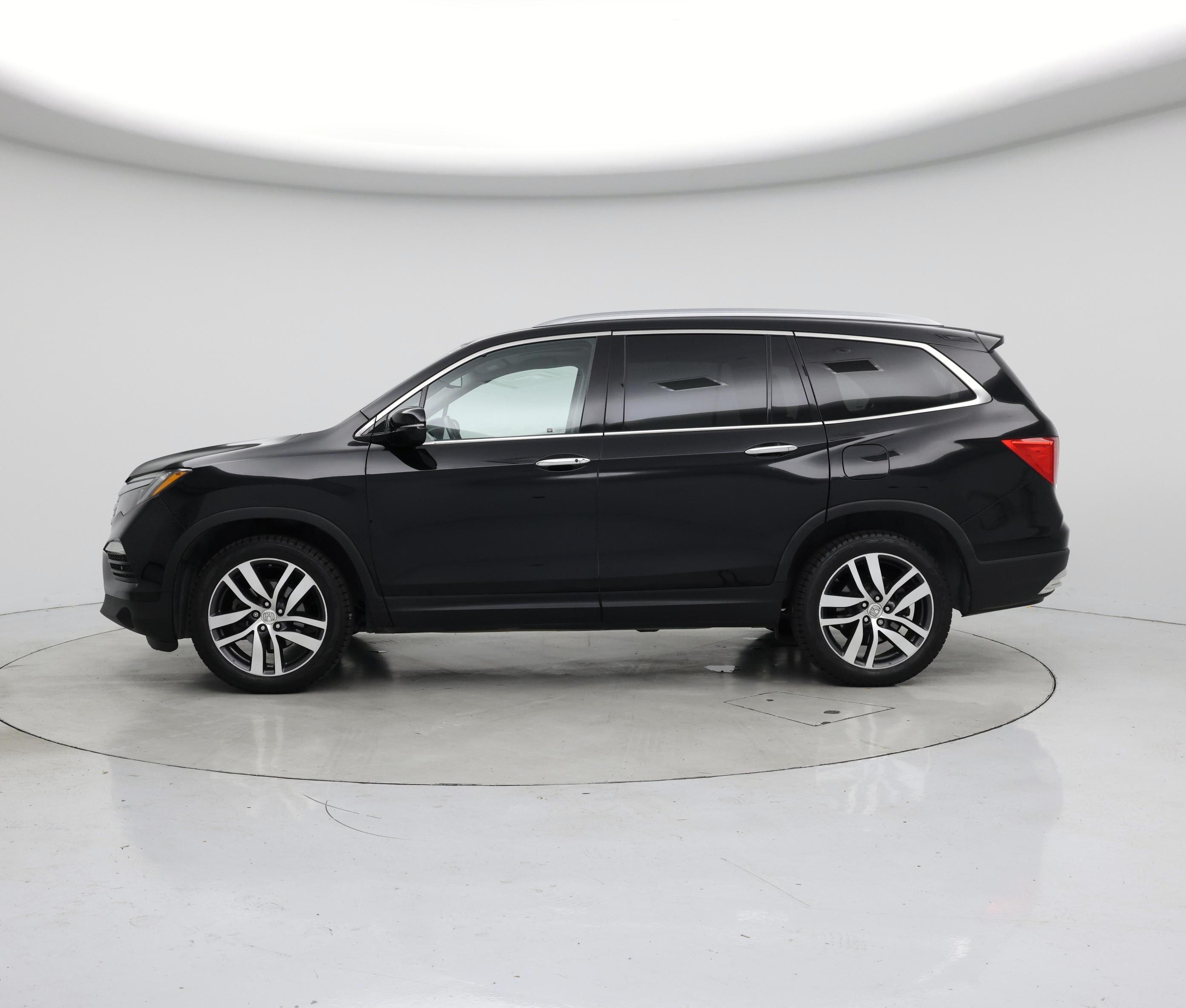 Thumbnail: 2017 Honda Pilot - 3
