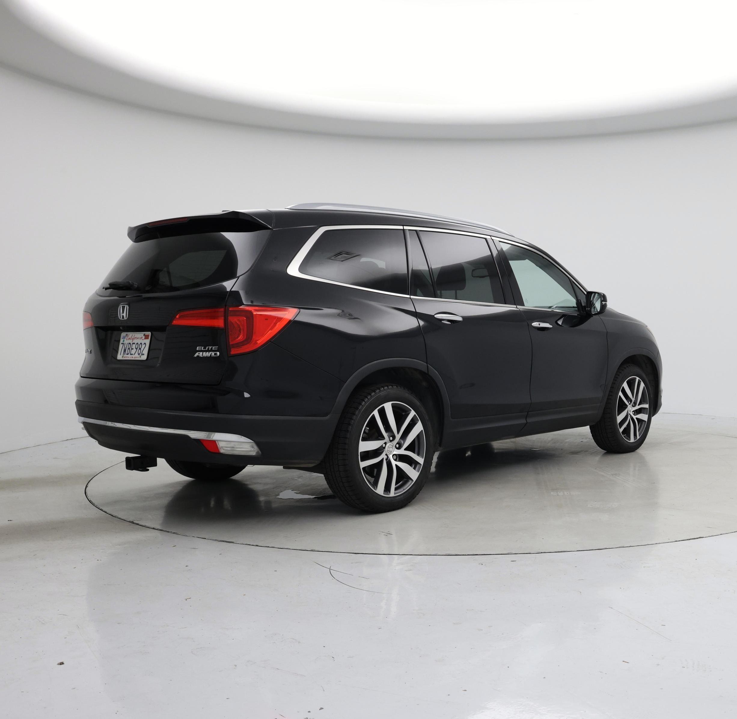 Thumbnail: 2017 Honda Pilot - 8