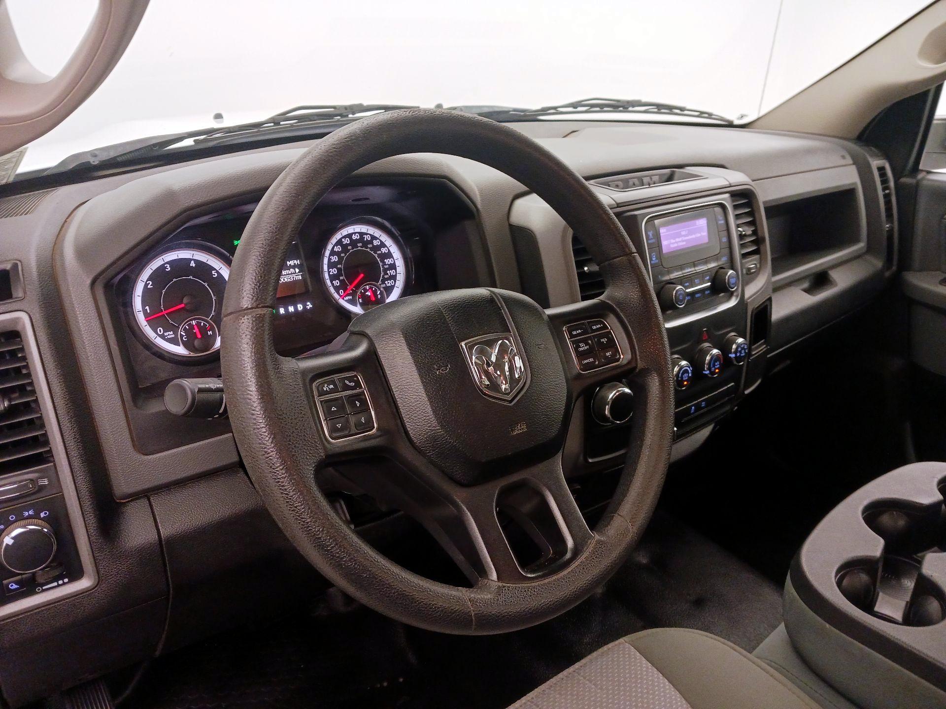 Thumbnail: 2019 RAM 1500 Classic - 9