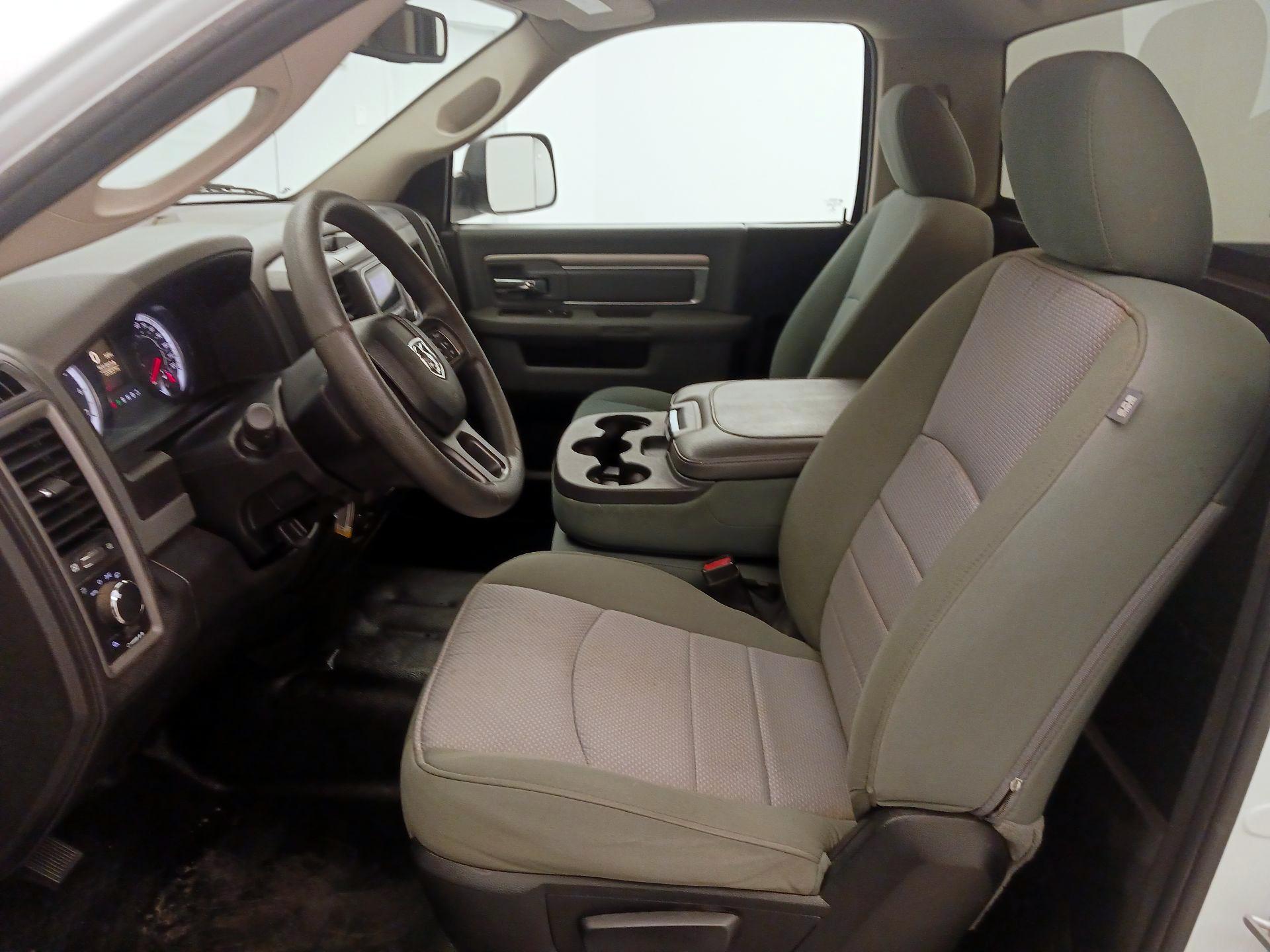 Thumbnail: 2019 RAM 1500 Classic - 11