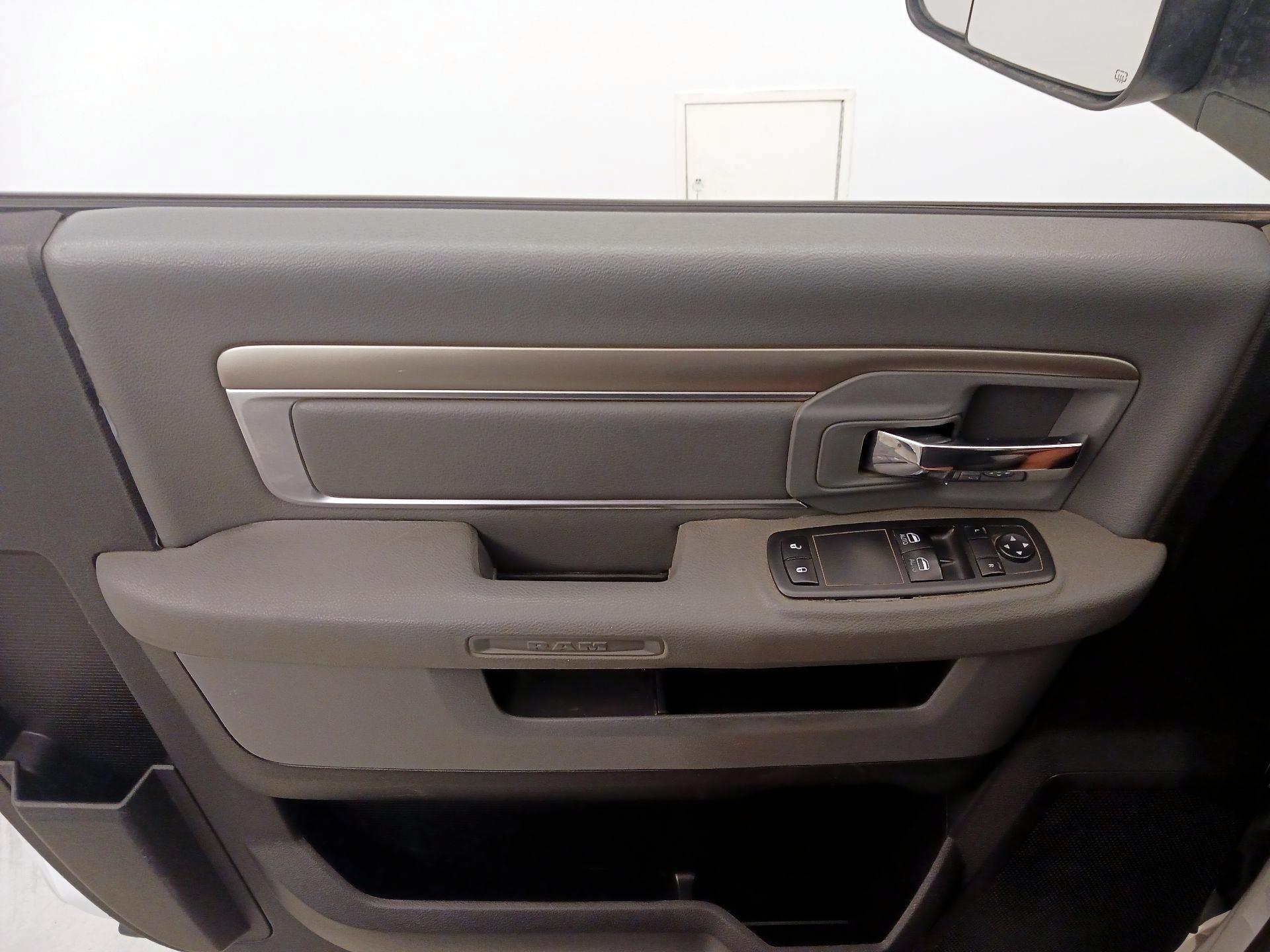 Thumbnail: 2019 RAM 1500 Classic - 12