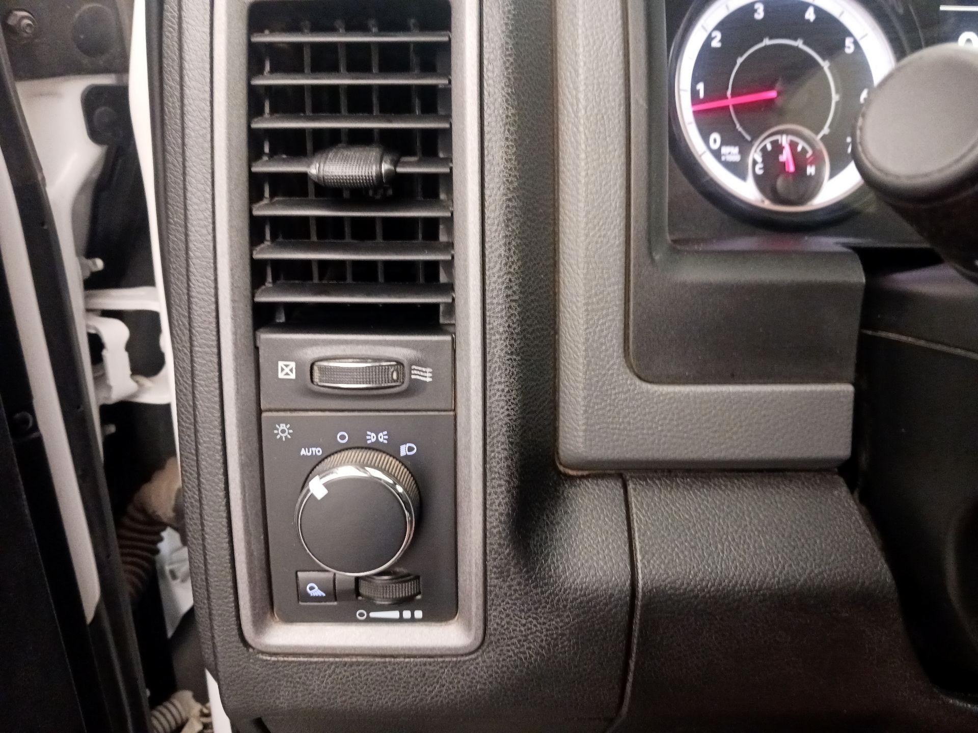 Thumbnail: 2019 RAM 1500 Classic - 13
