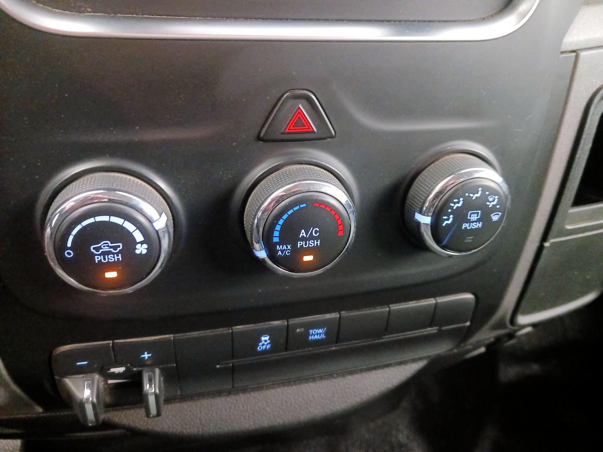 Thumbnail: 2019 RAM 1500 Classic - 16