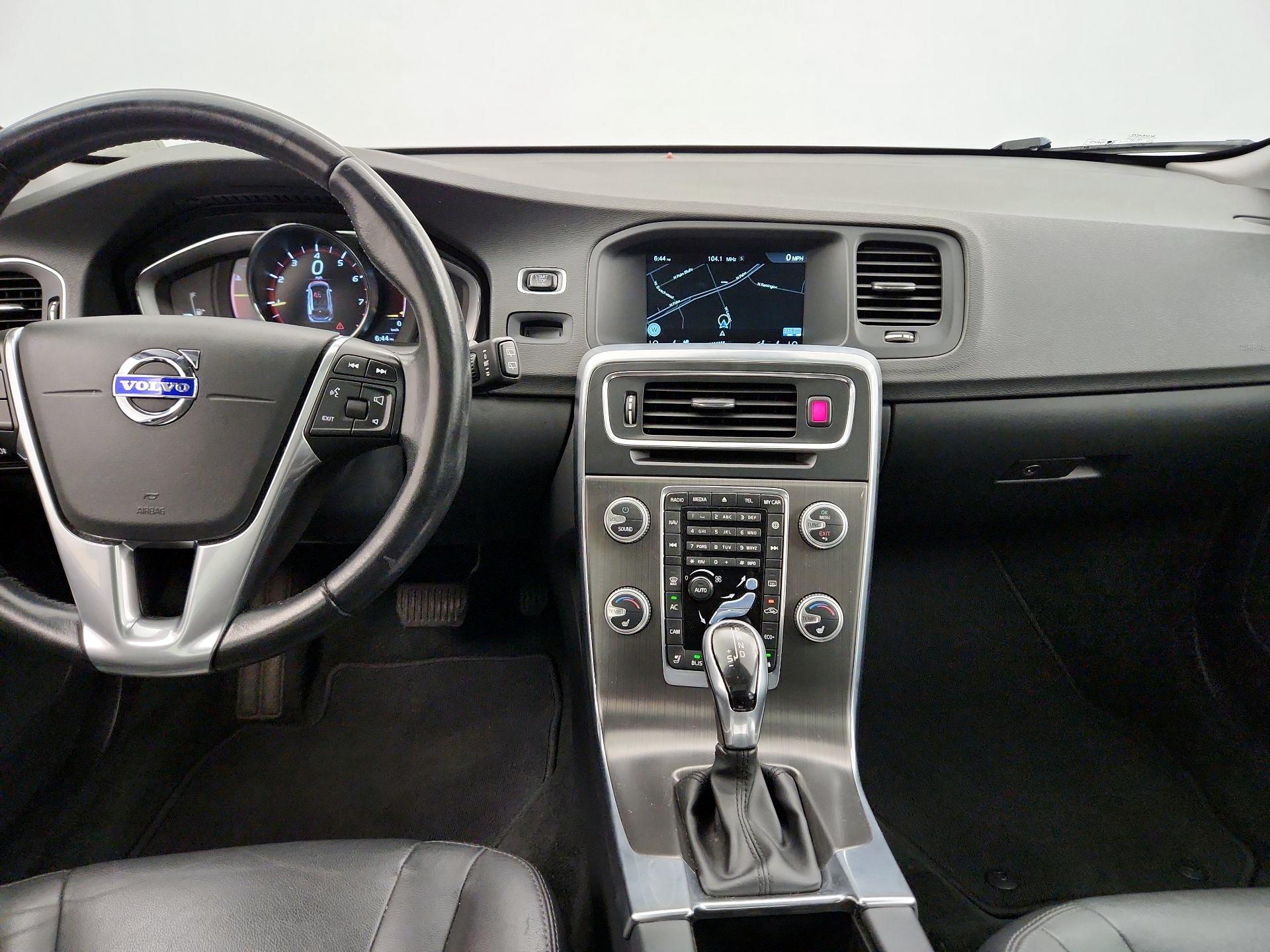 Thumbnail: 2016 Volvo V60 - 9