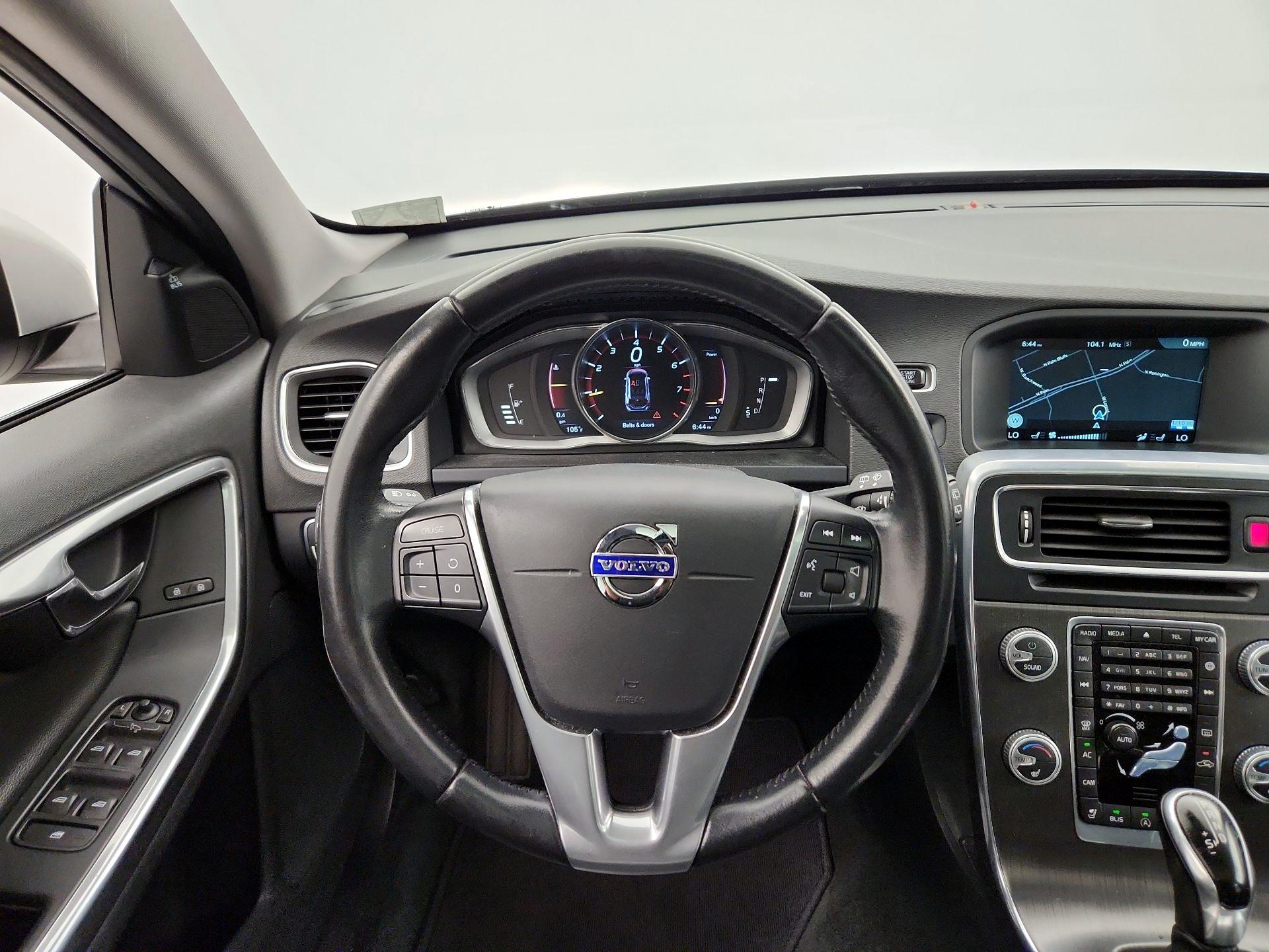 Thumbnail: 2016 Volvo V60 - 10