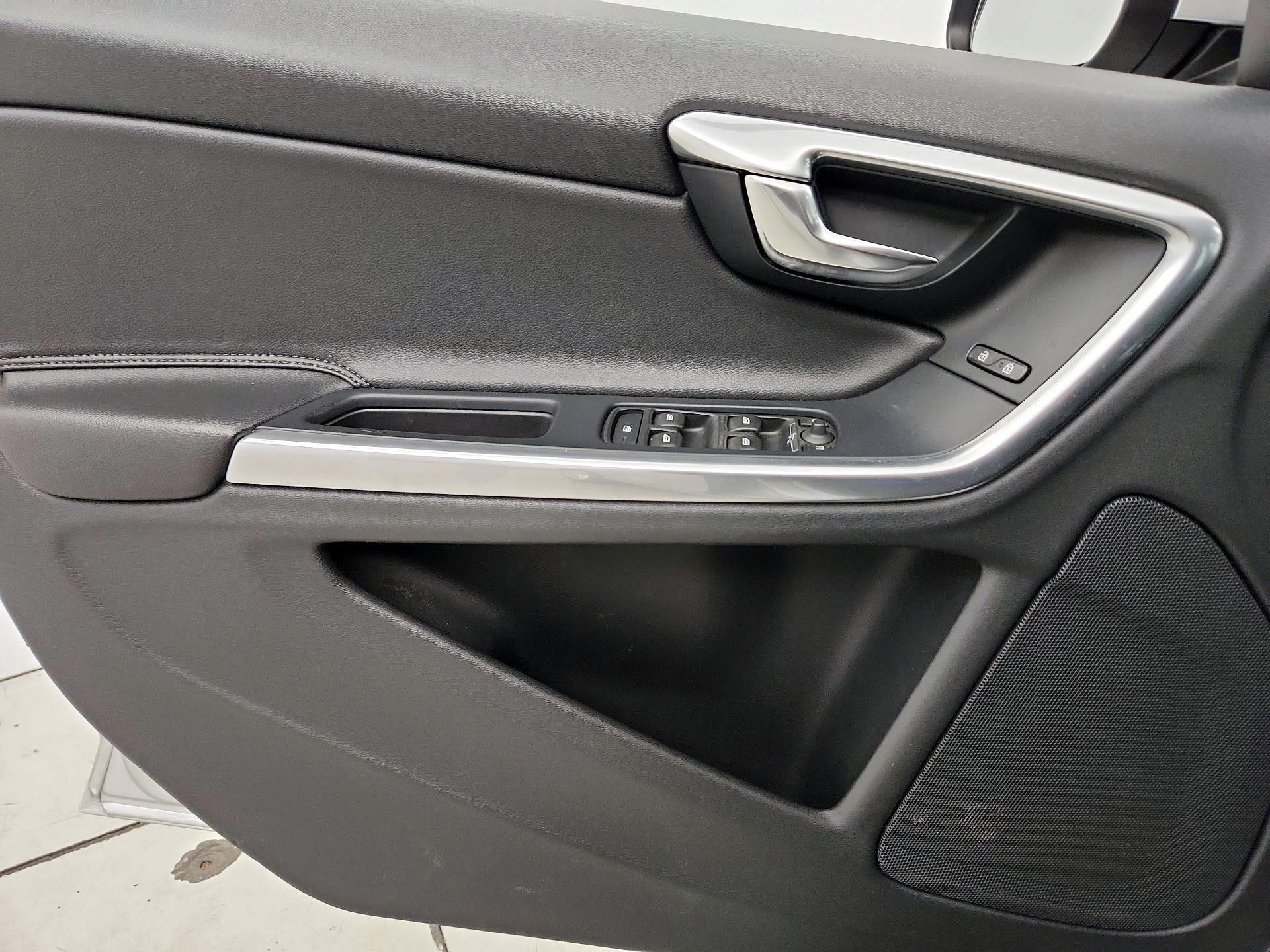 Thumbnail: 2016 Volvo V60 - 12