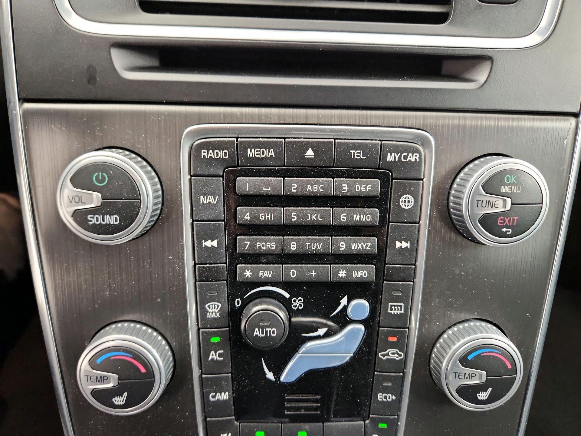 Thumbnail: 2016 Volvo V60 - 16