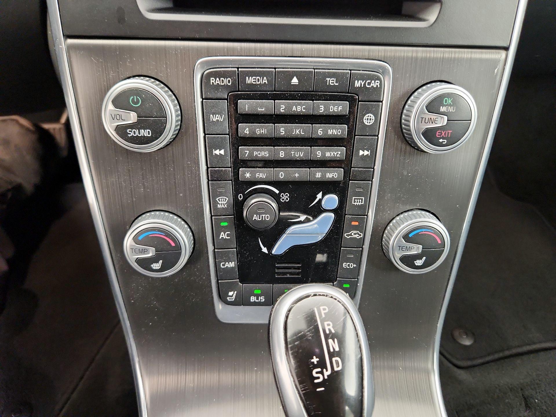 Thumbnail: 2016 Volvo V60 - 17
