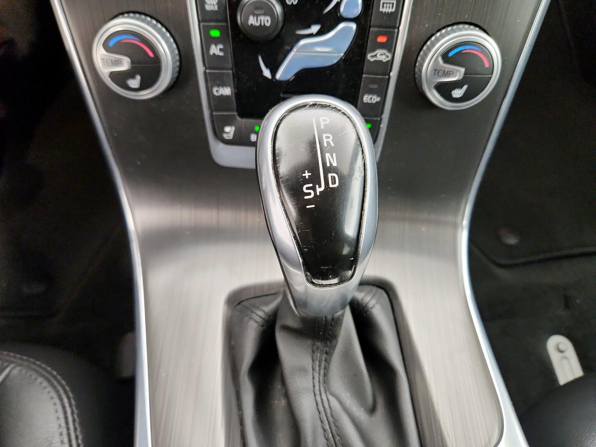 Thumbnail: 2016 Volvo V60 - 18