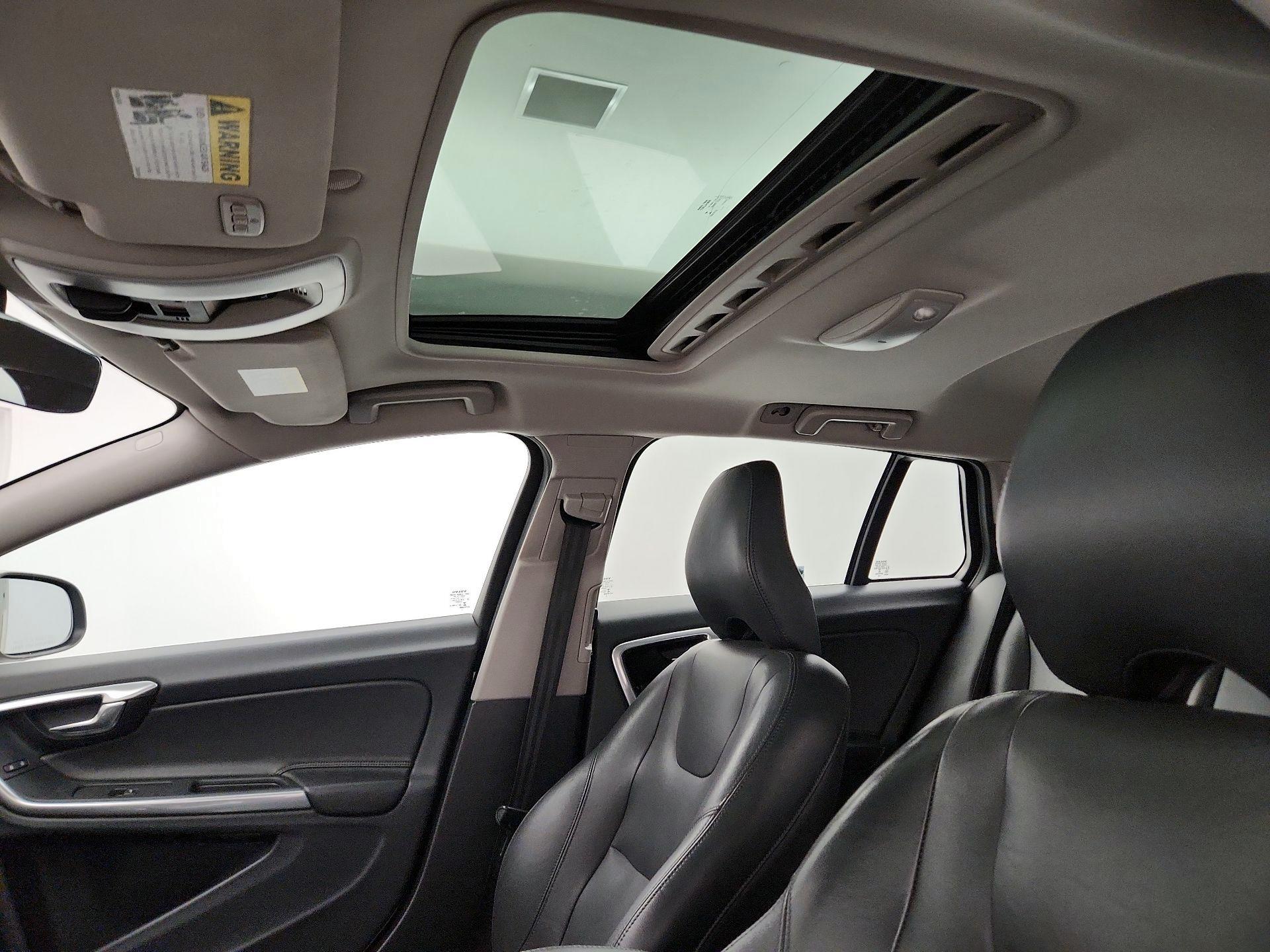 Thumbnail: 2016 Volvo V60 - 20
