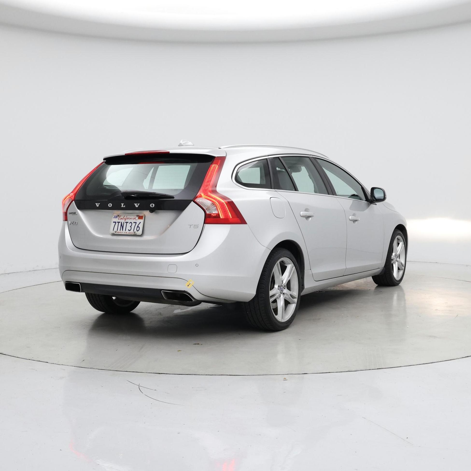 Thumbnail: 2016 Volvo V60 - 8