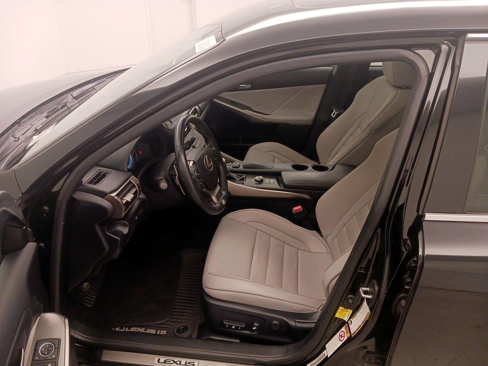 Thumbnail: 2015 Lexus IS - 11
