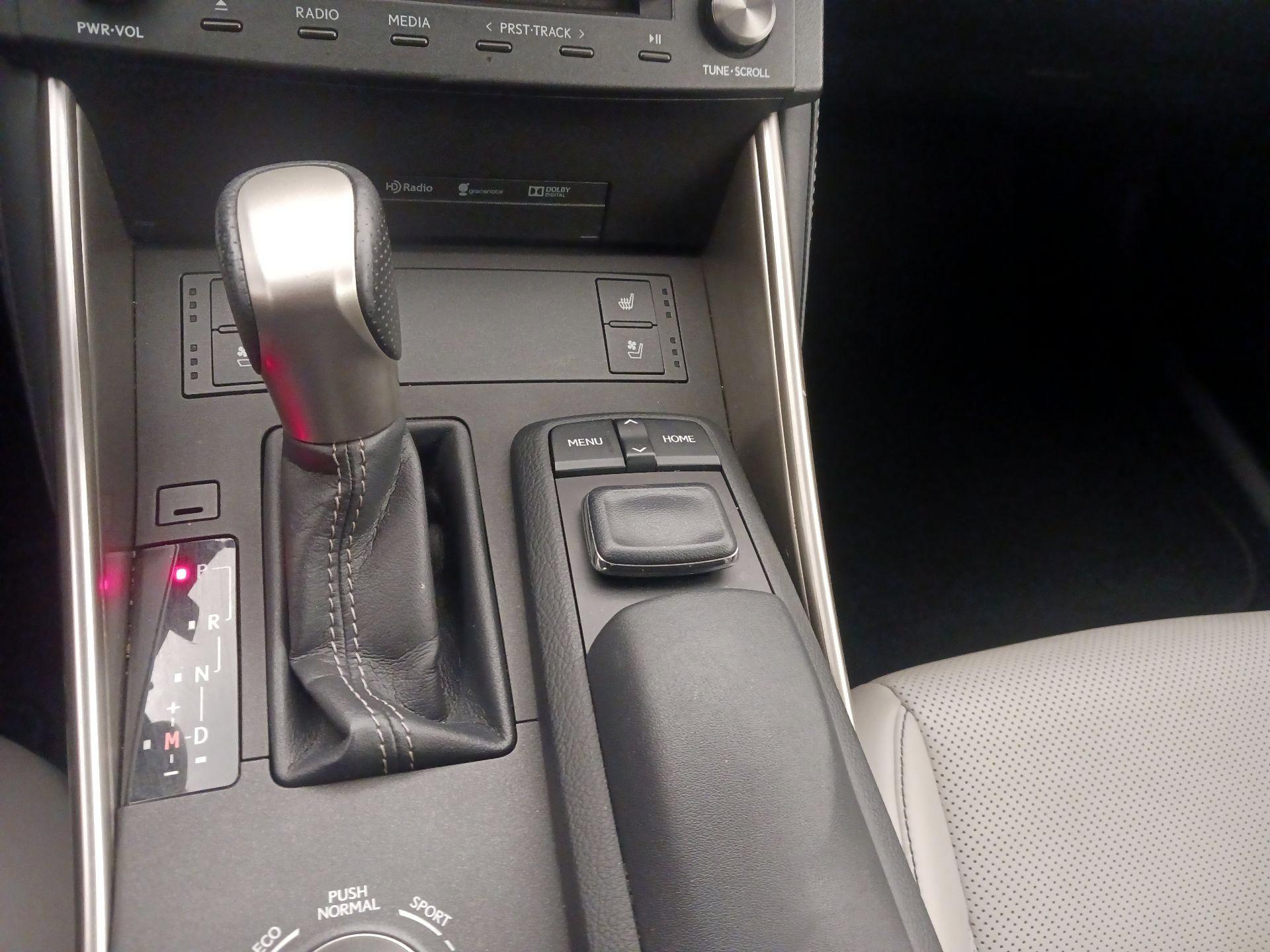 Thumbnail: 2015 Lexus IS - 17