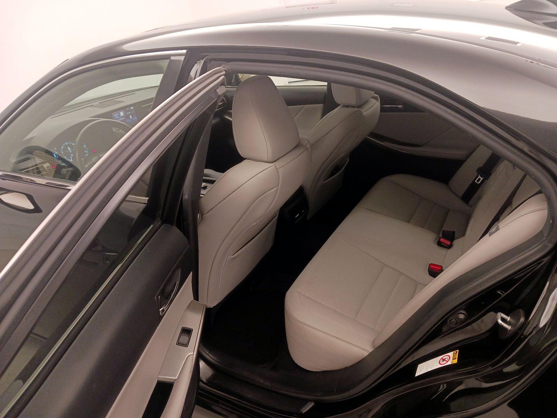 Thumbnail: 2015 Lexus IS - 19