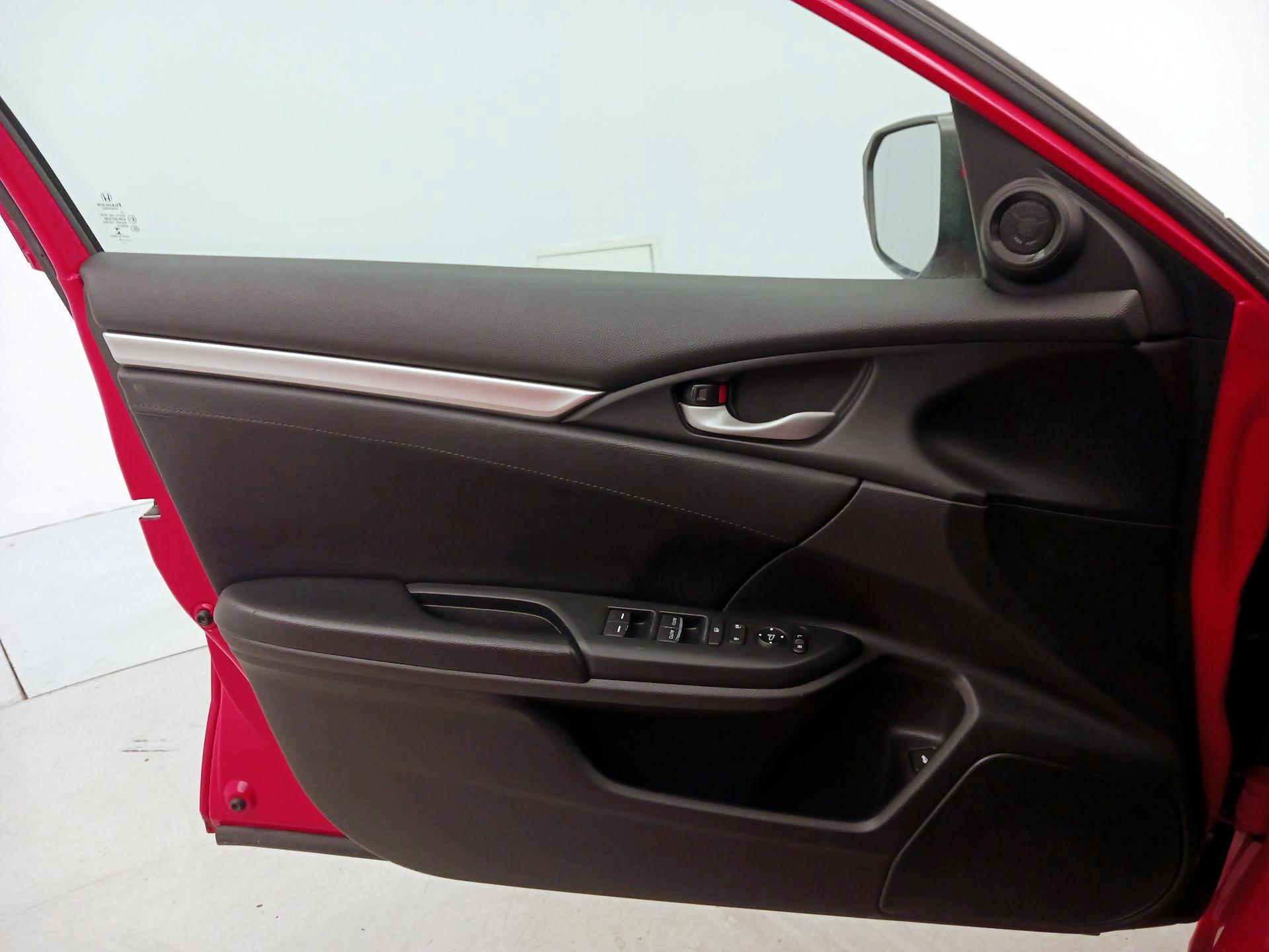 Thumbnail: 2016 Honda Civic - 12